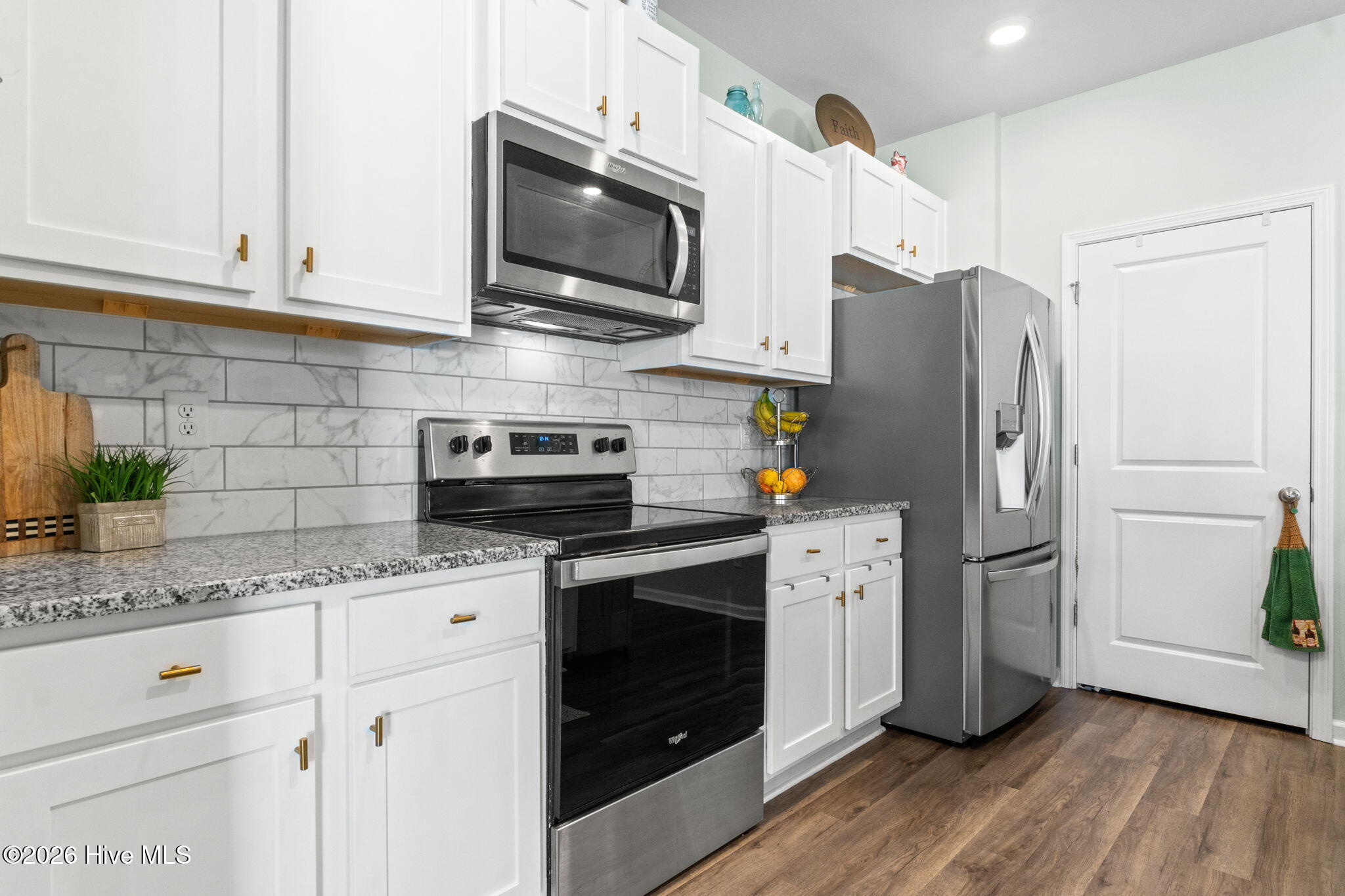 100568064 | Photo 16