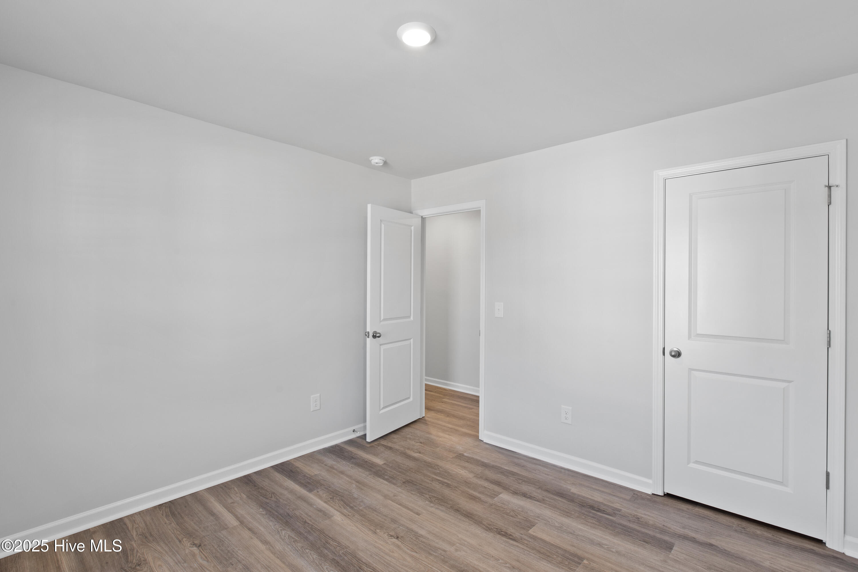 100557267 | Photo 18