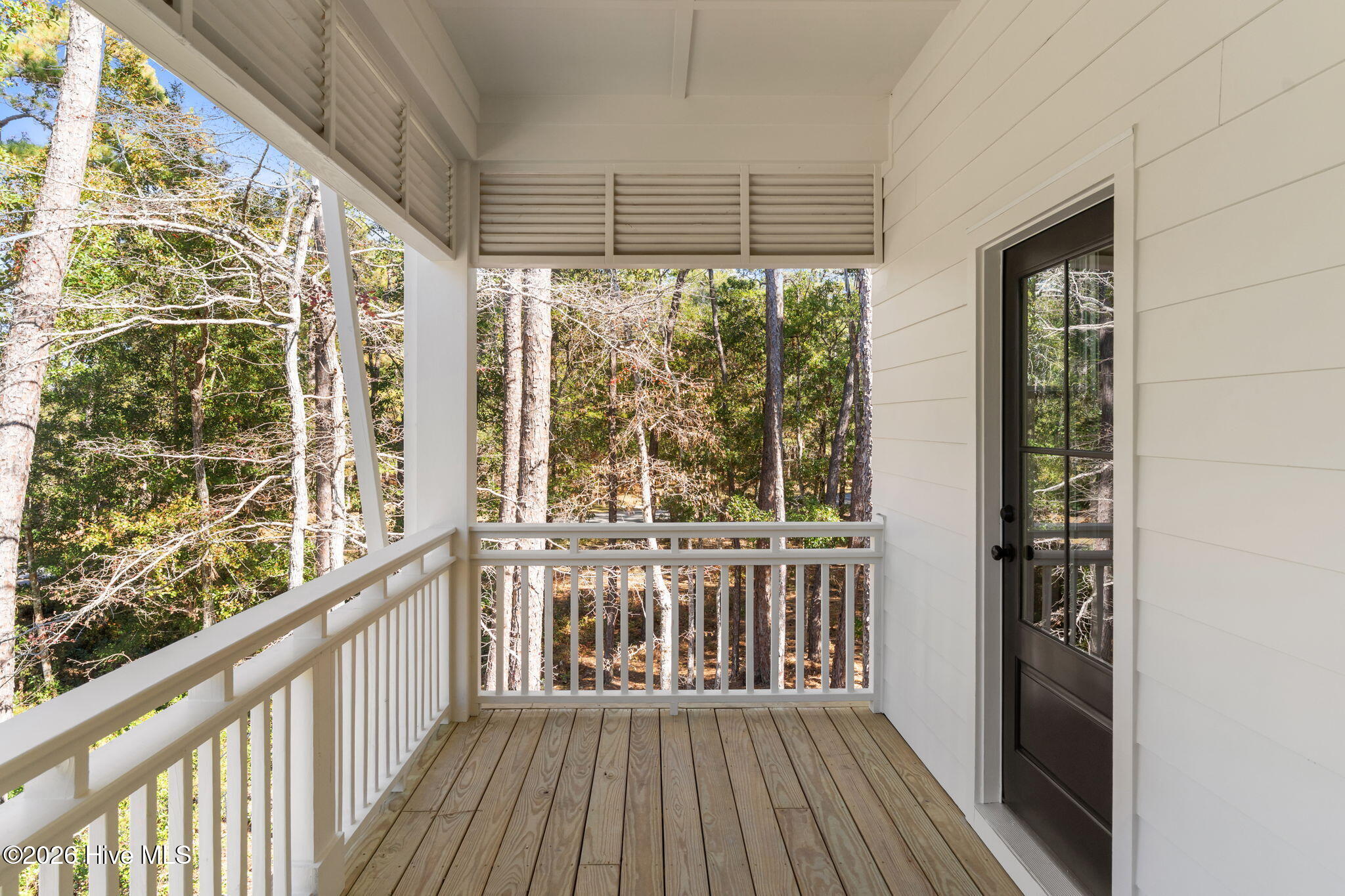 100548925 | Photo 33