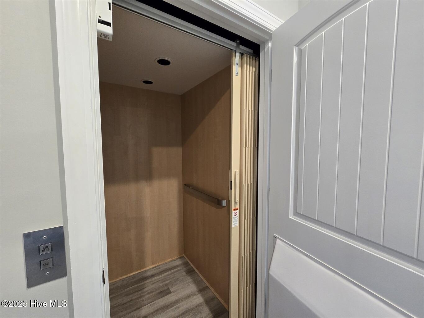 100521867 | Photo 35