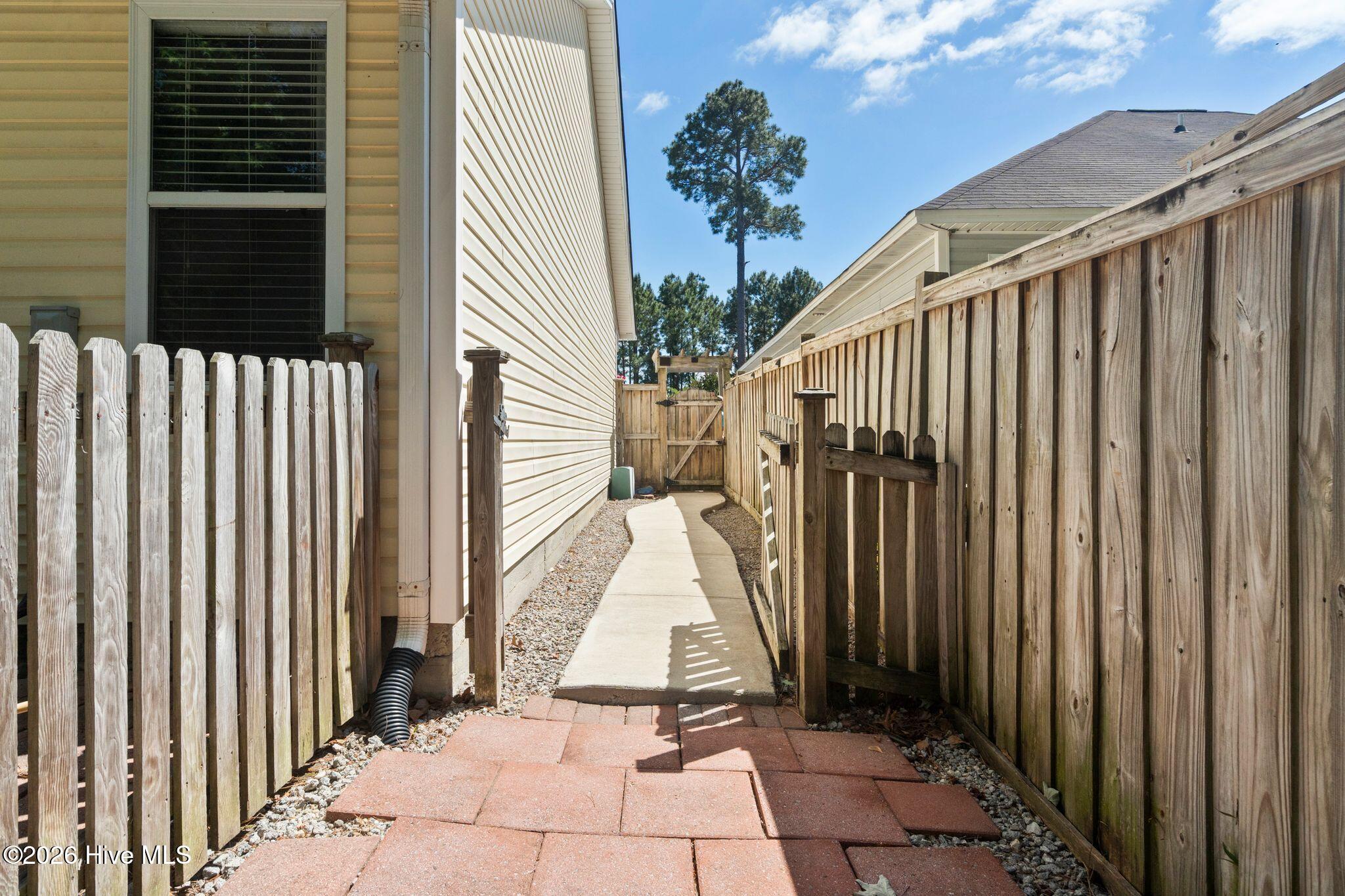 100570513 | Photo 46