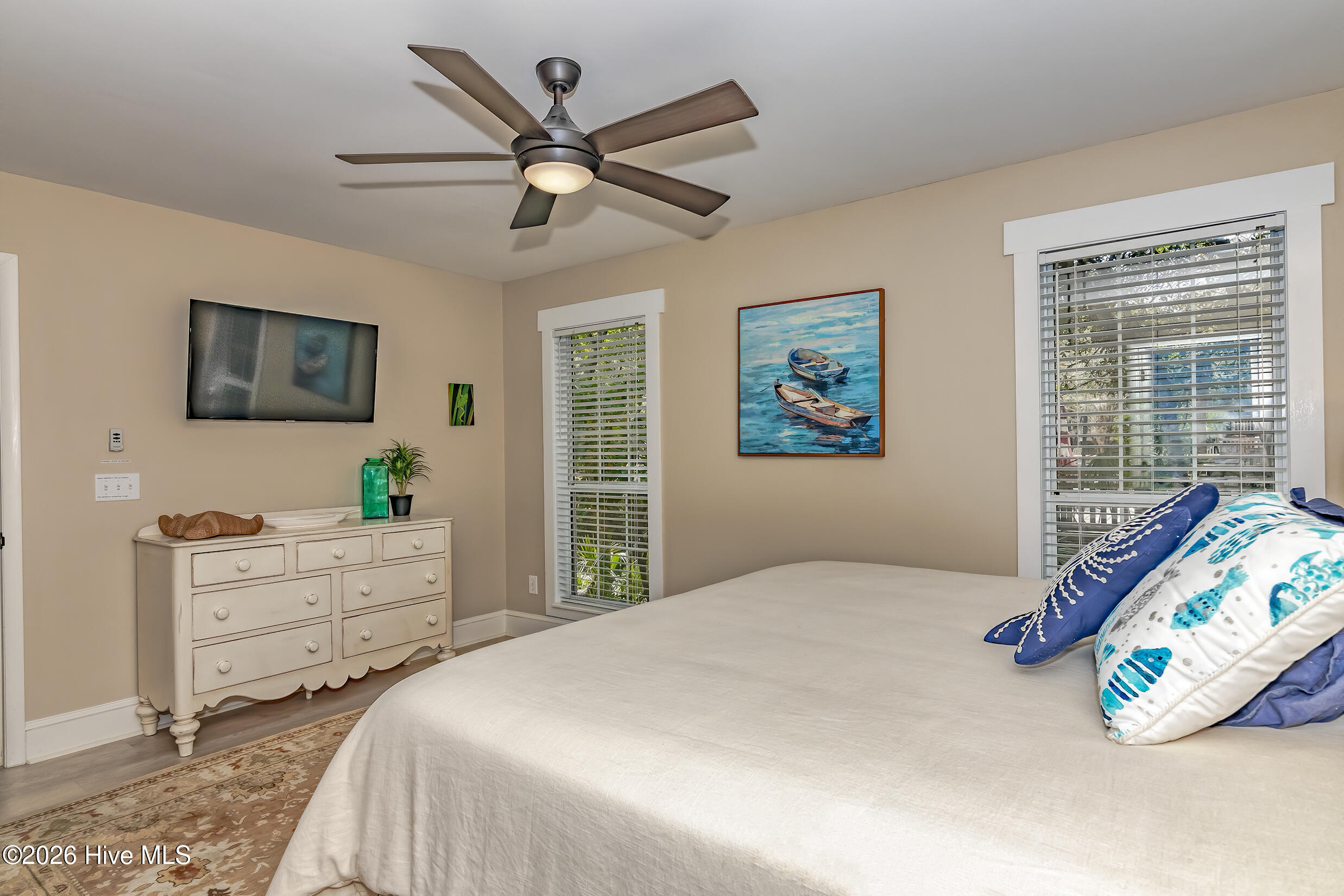 100557285 | Photo 30