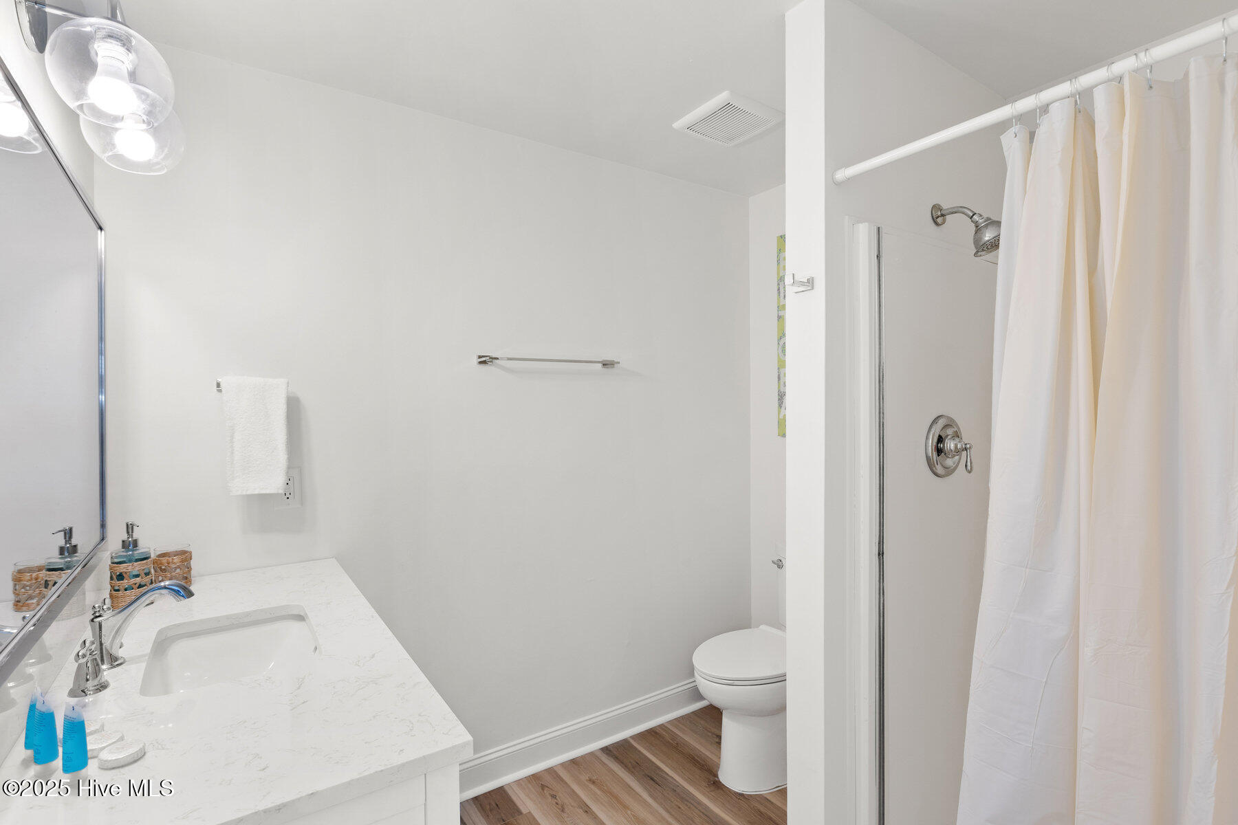 100540785 | Photo 27