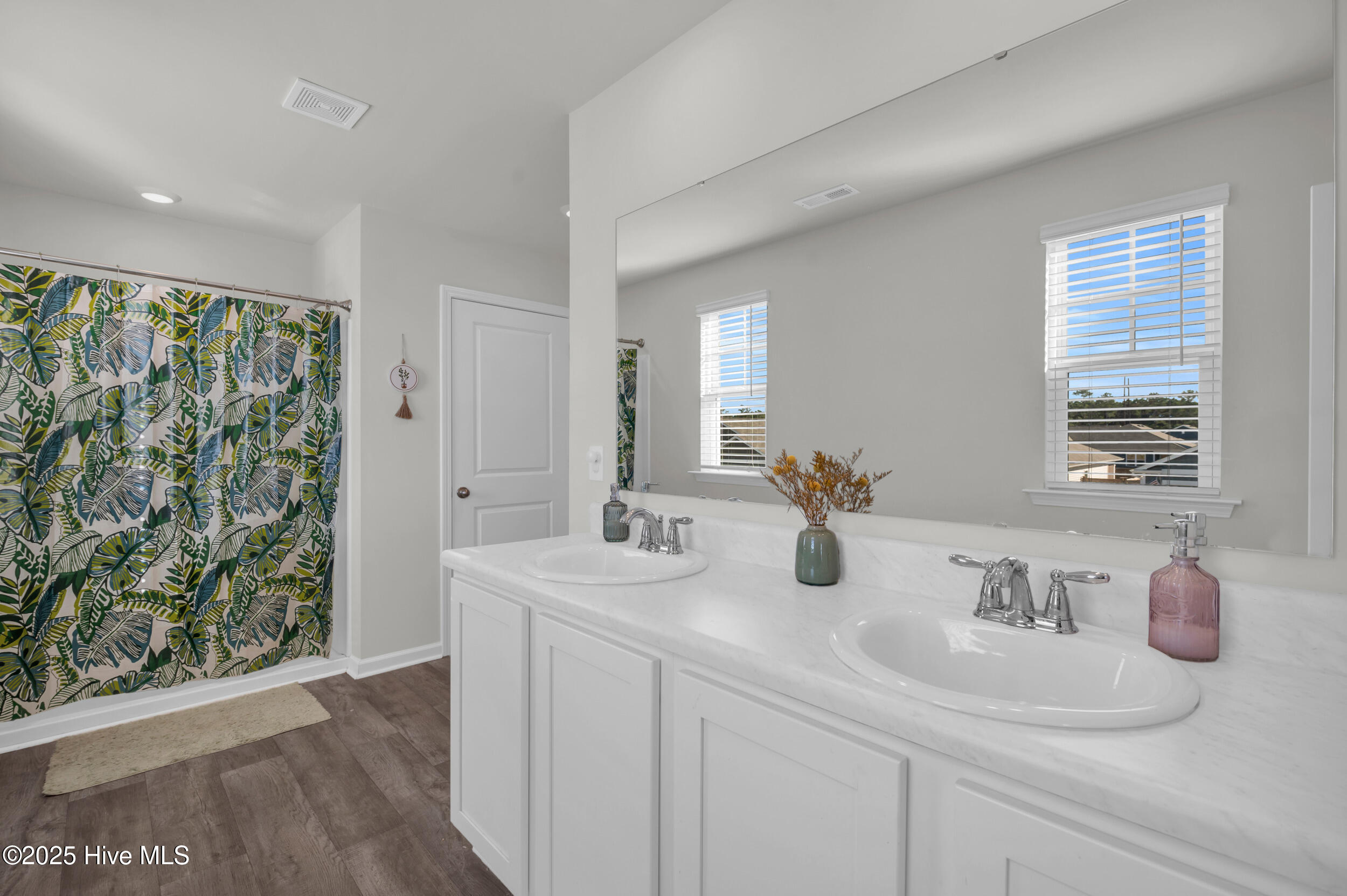 100543422 | Photo 21