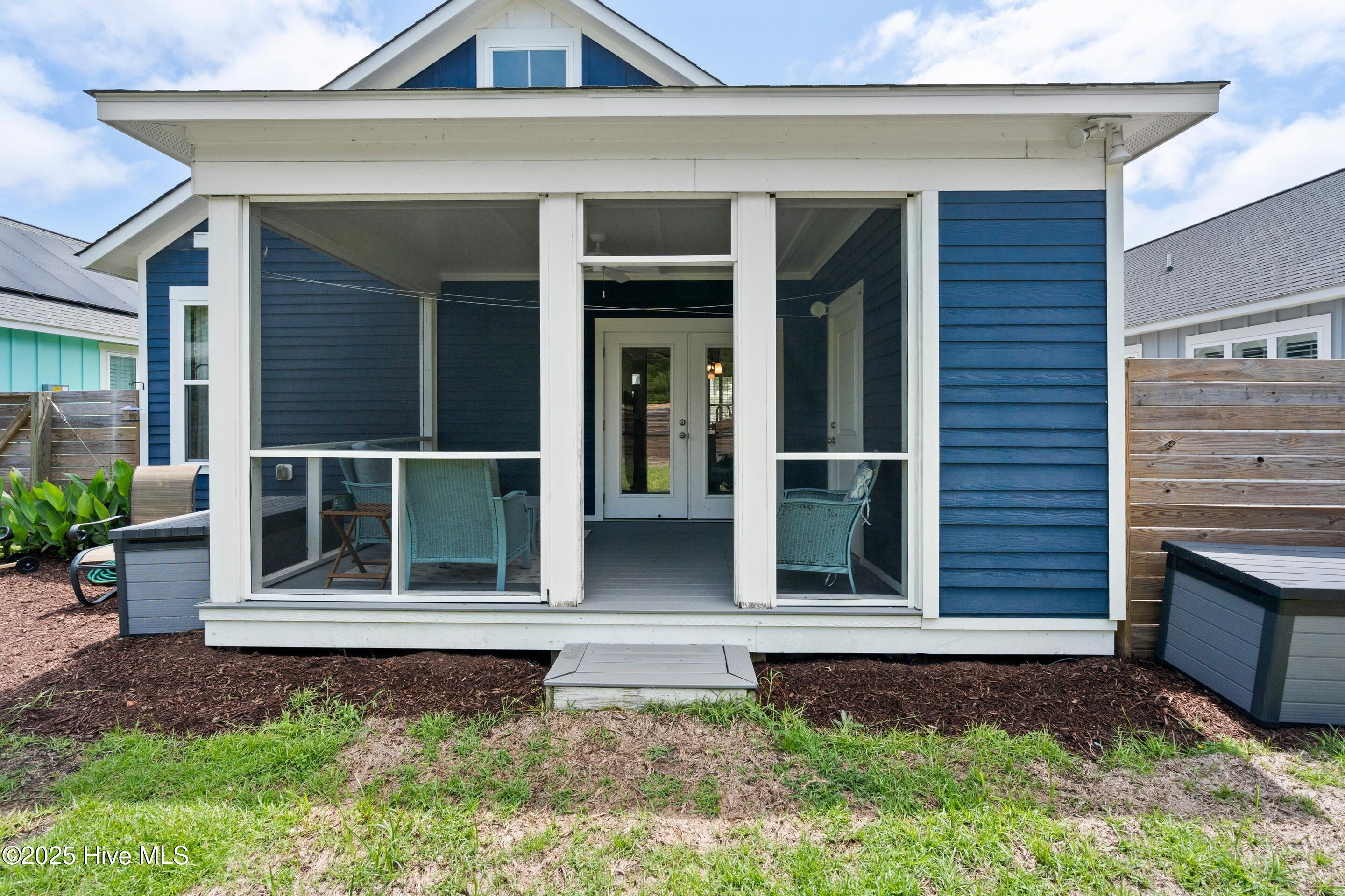 100567642 | Photo 51