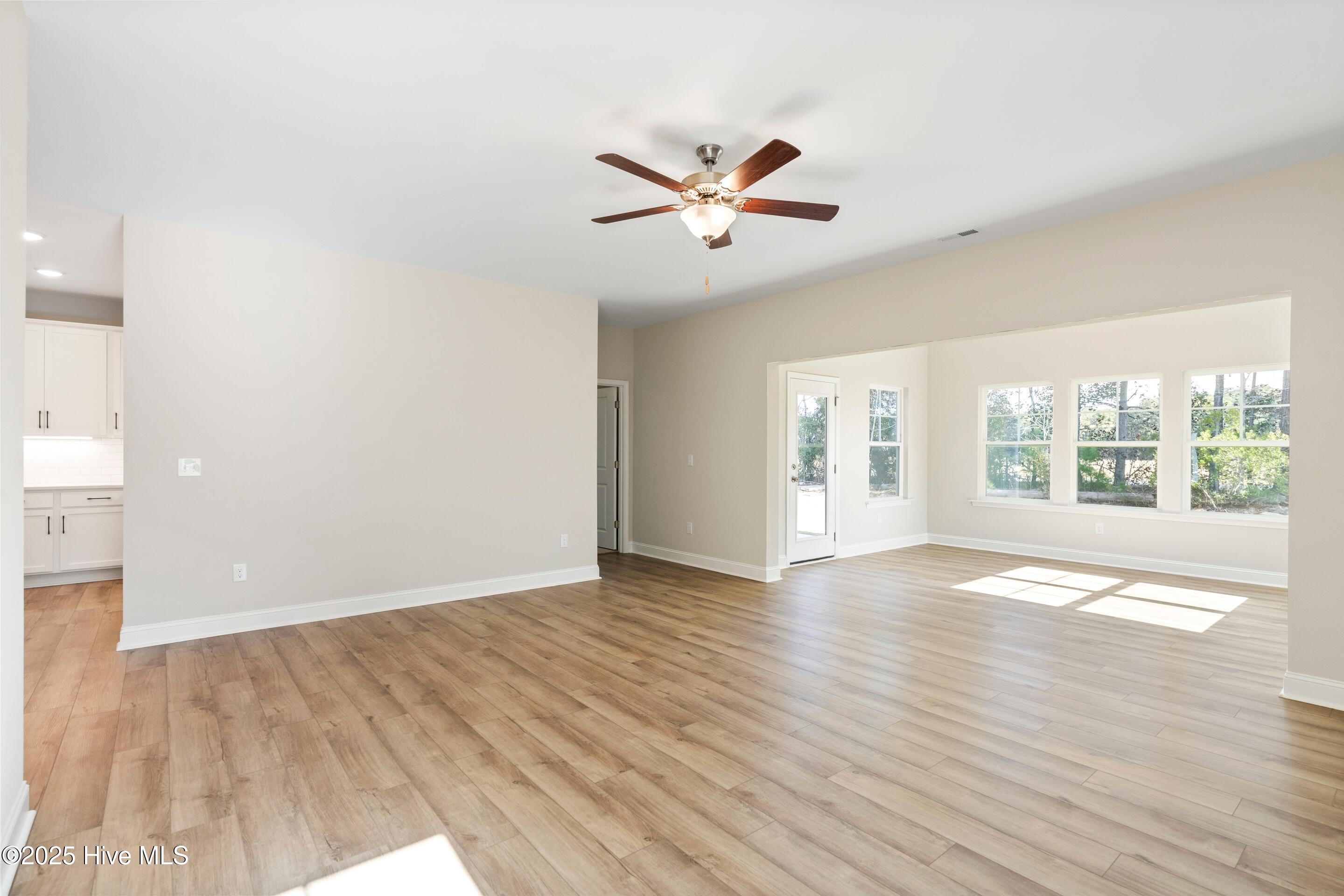 100543354 | Photo 31