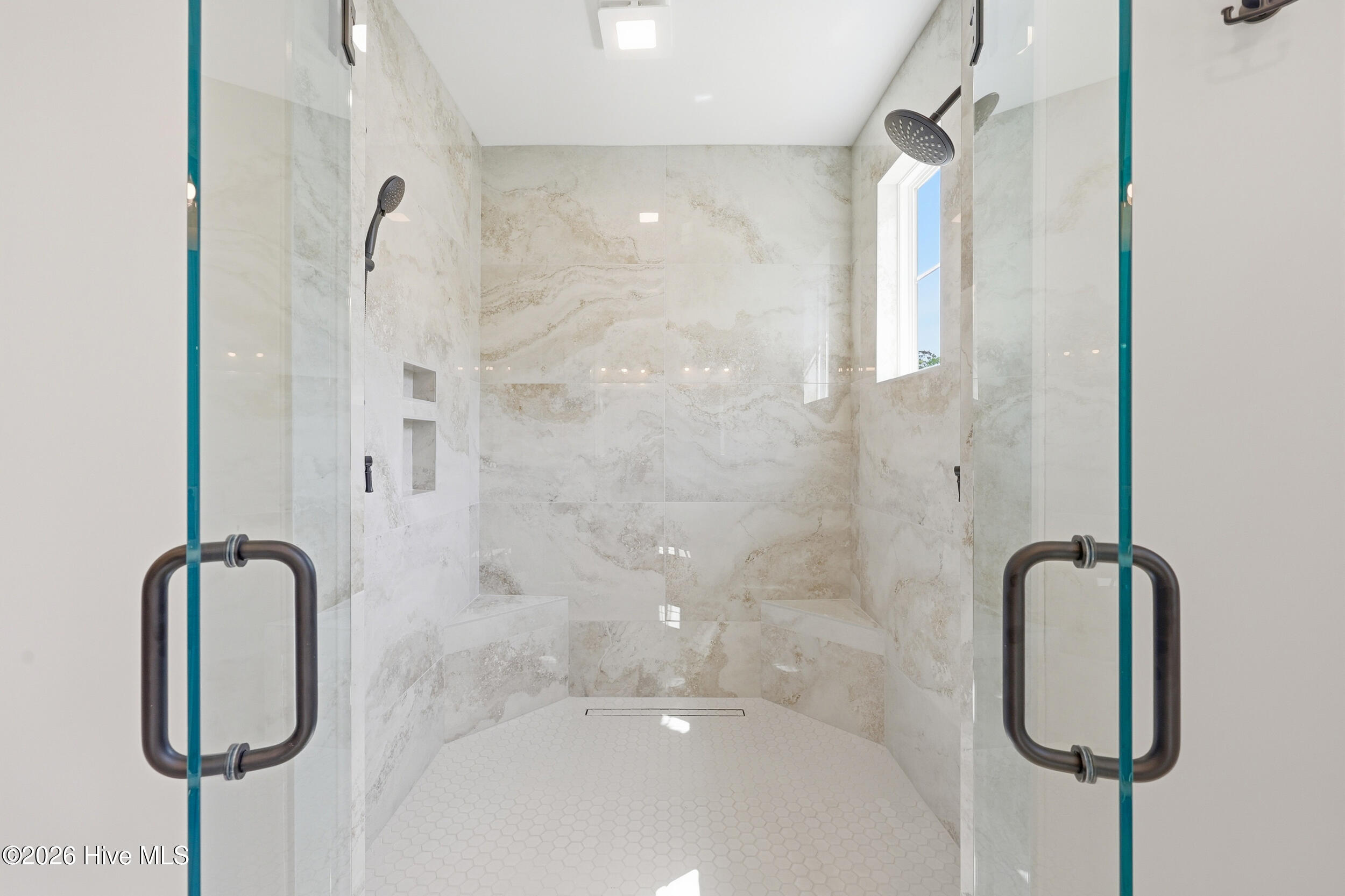 100551665 | Photo 26