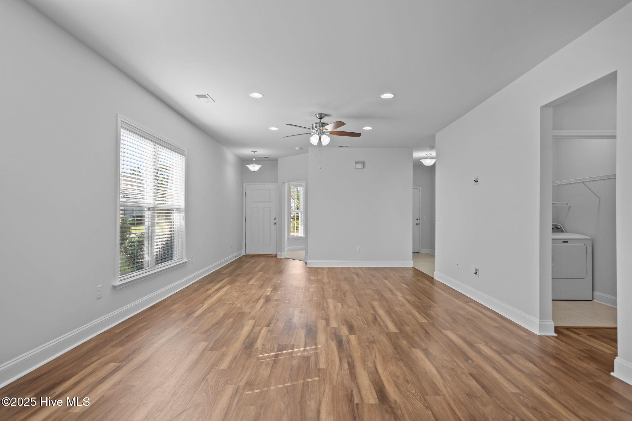 100565127 | Photo 26