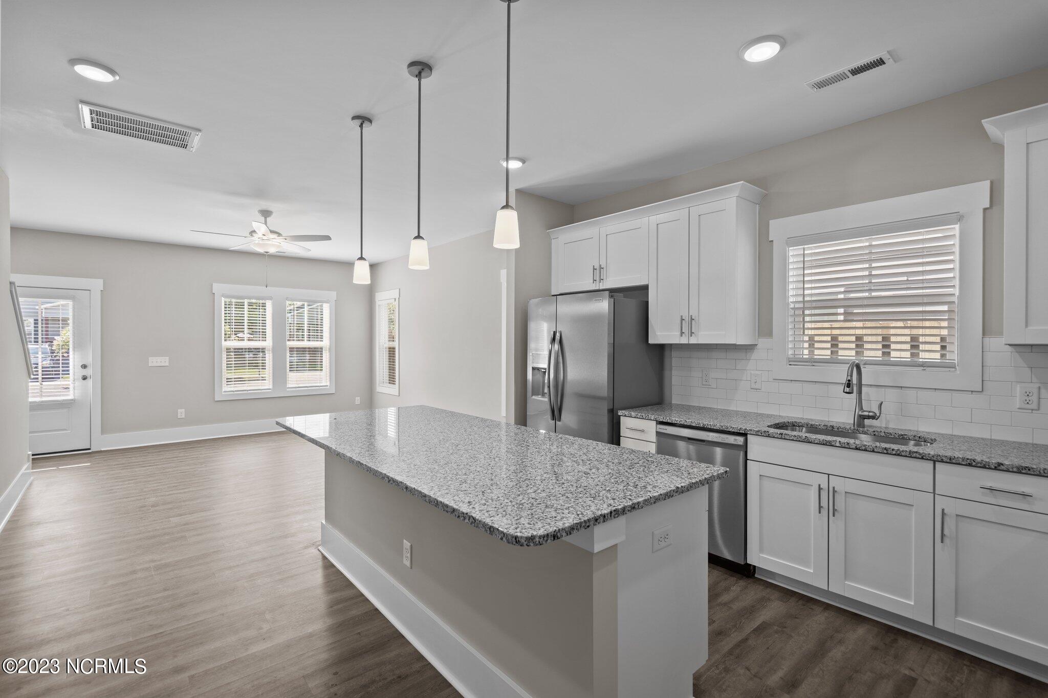 100545578 | Photo 42