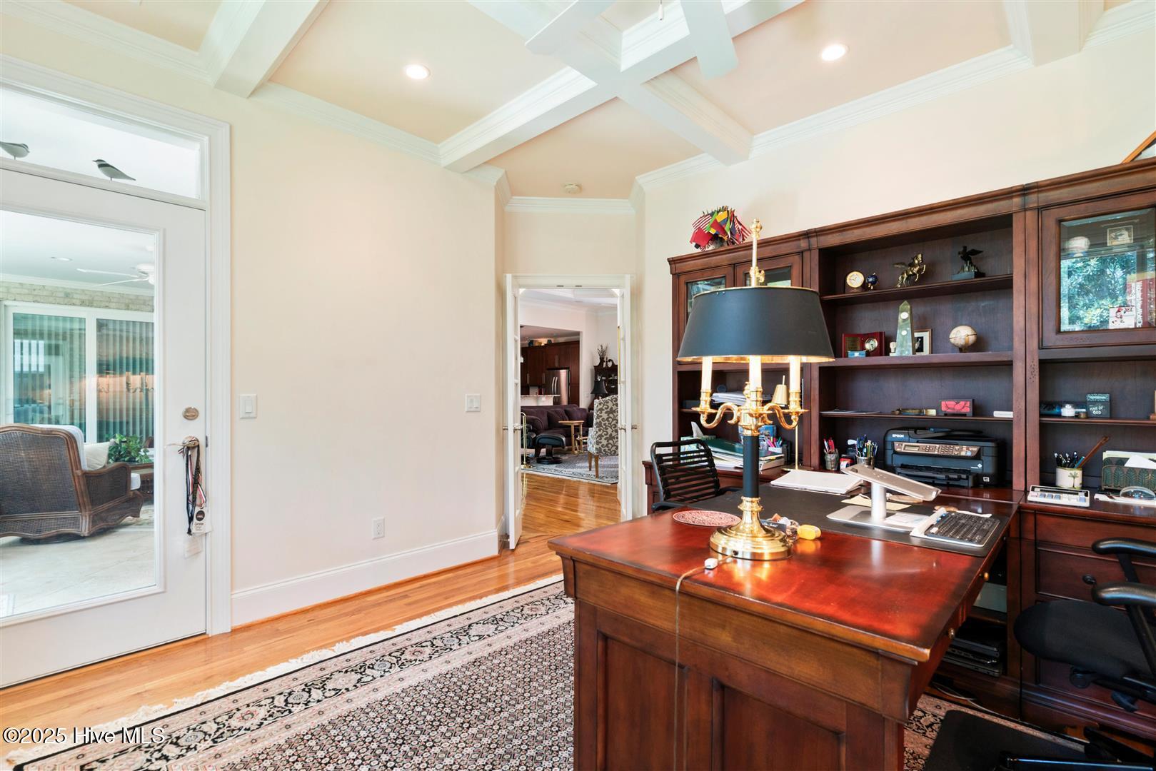 100518615 | Photo 61