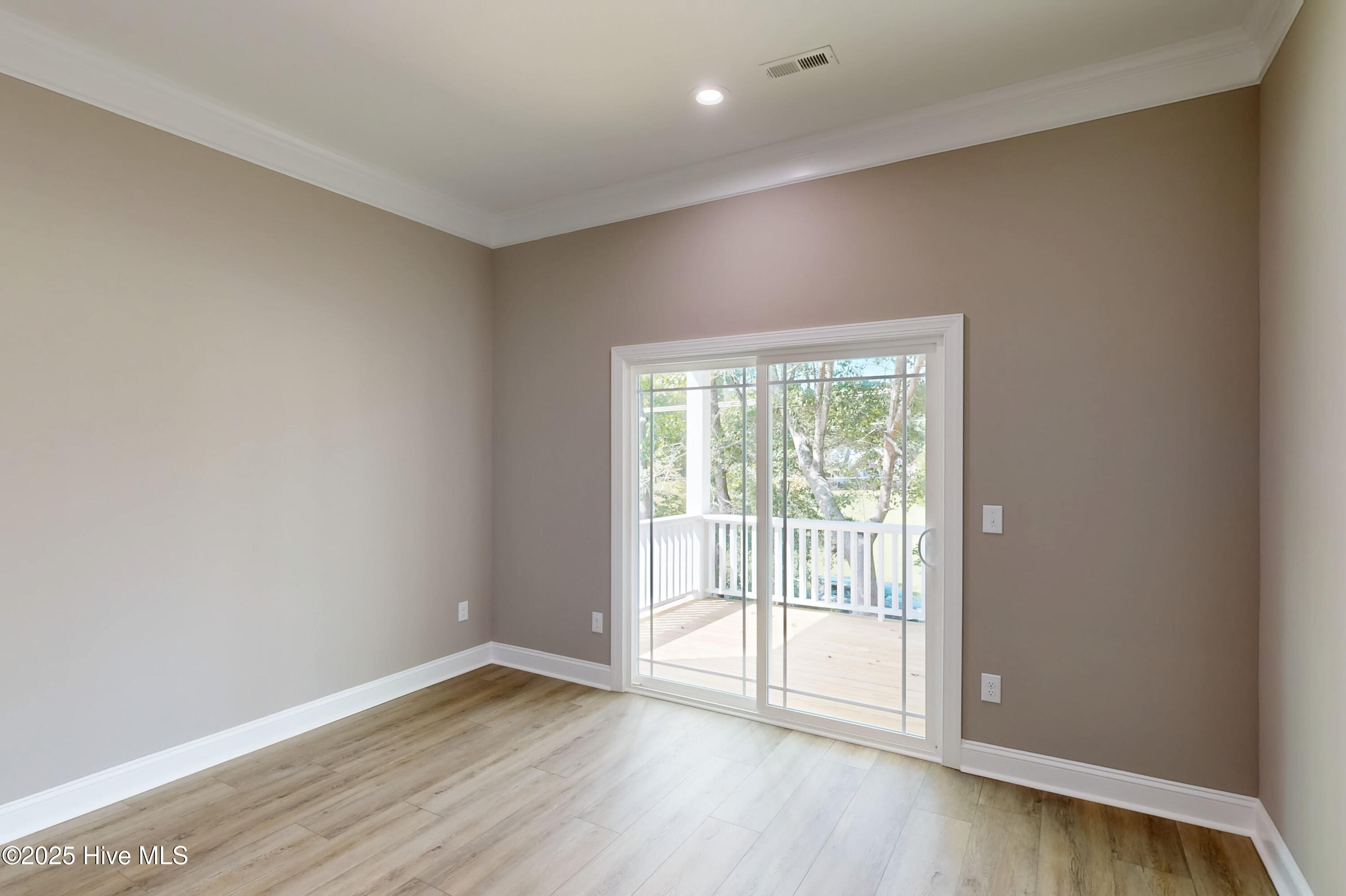 100534156 | Photo 35