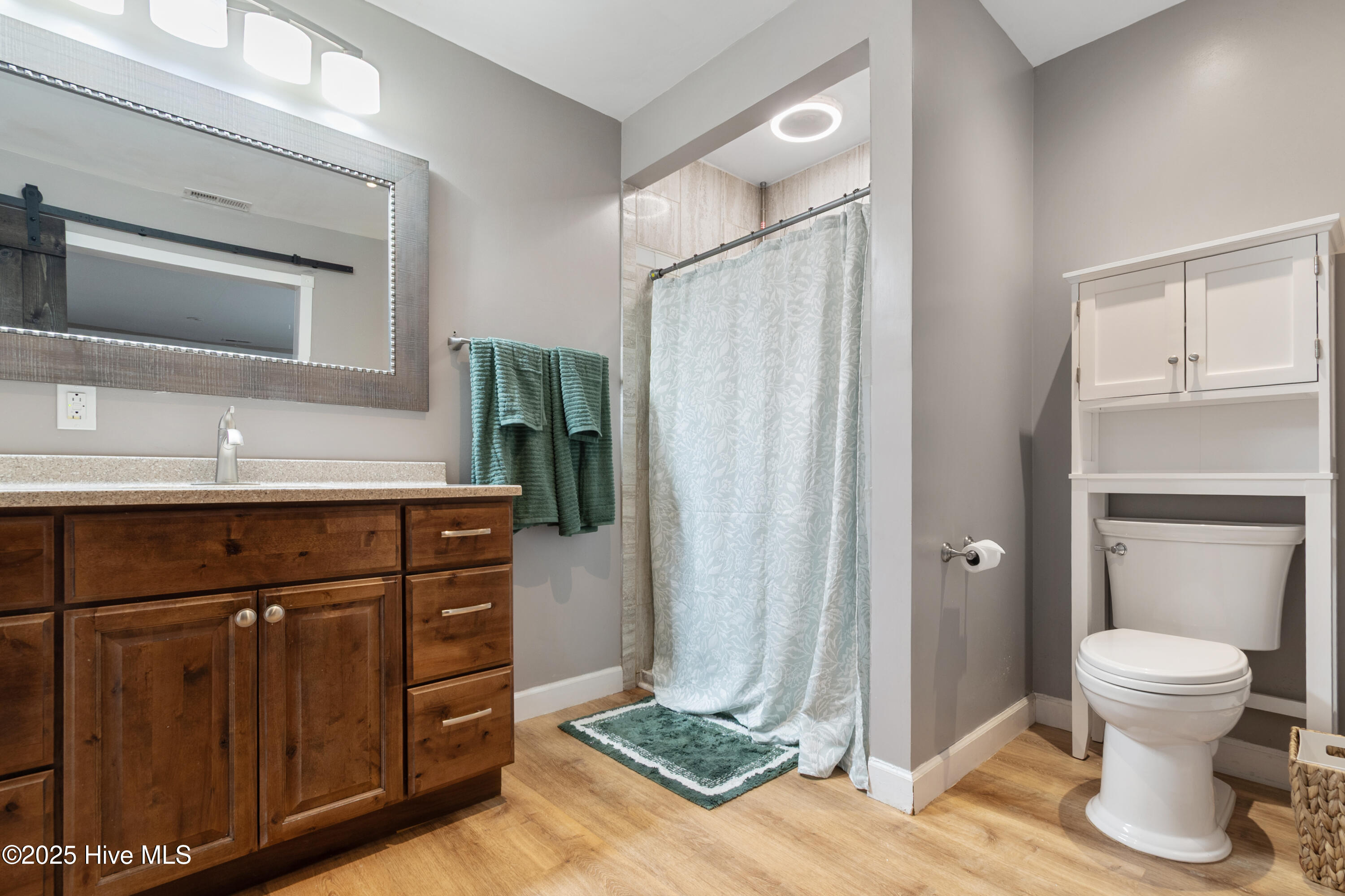 100542799 | Photo 16