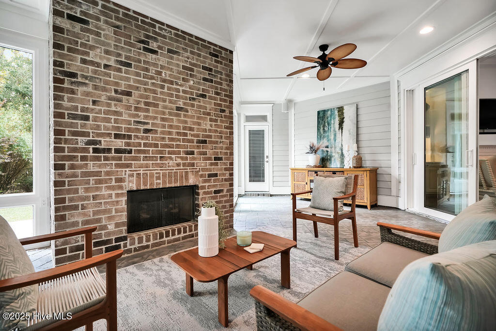 100514876 | Photo 46