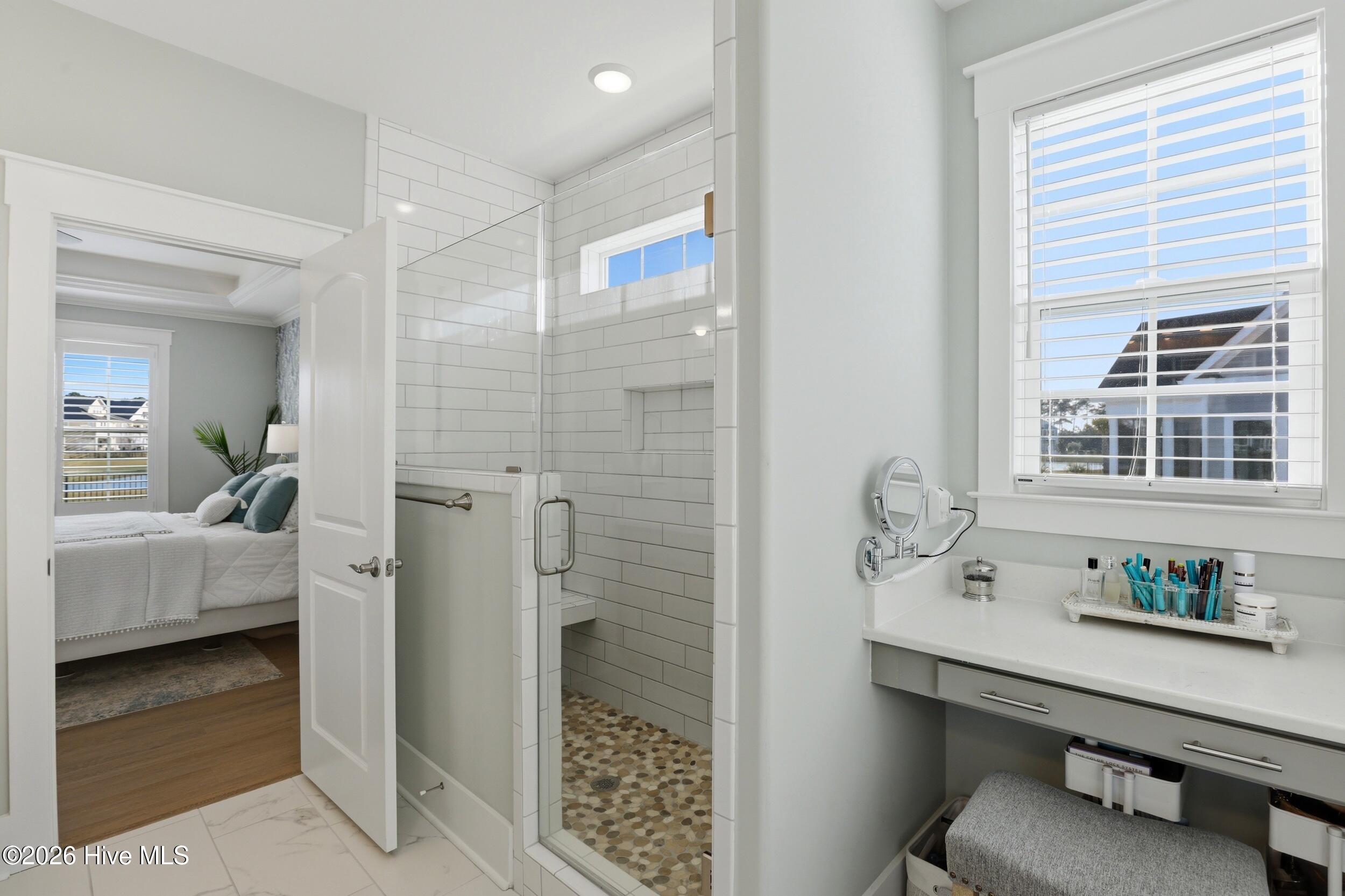 100562298 | Photo 35