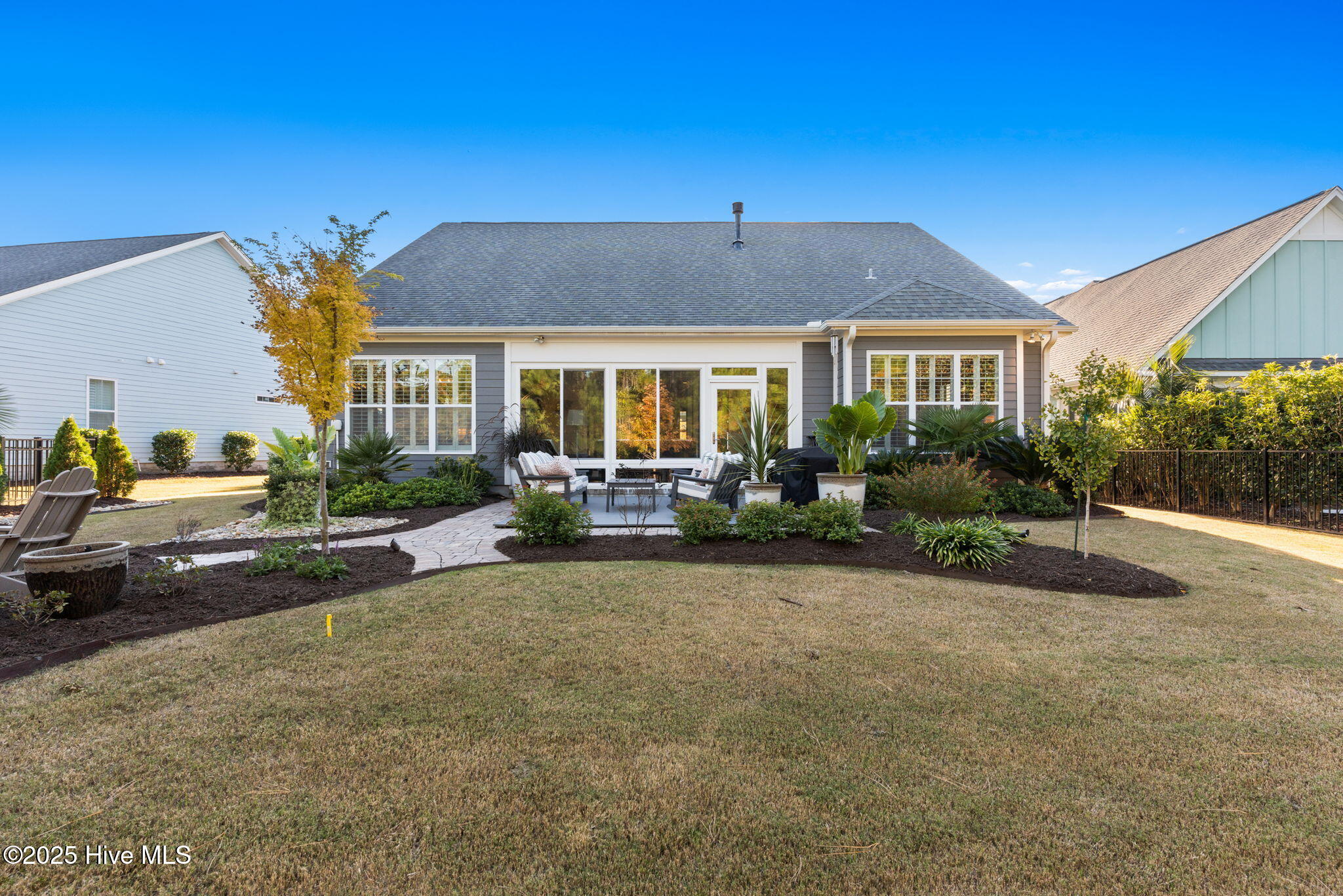 100539203 | Photo 47