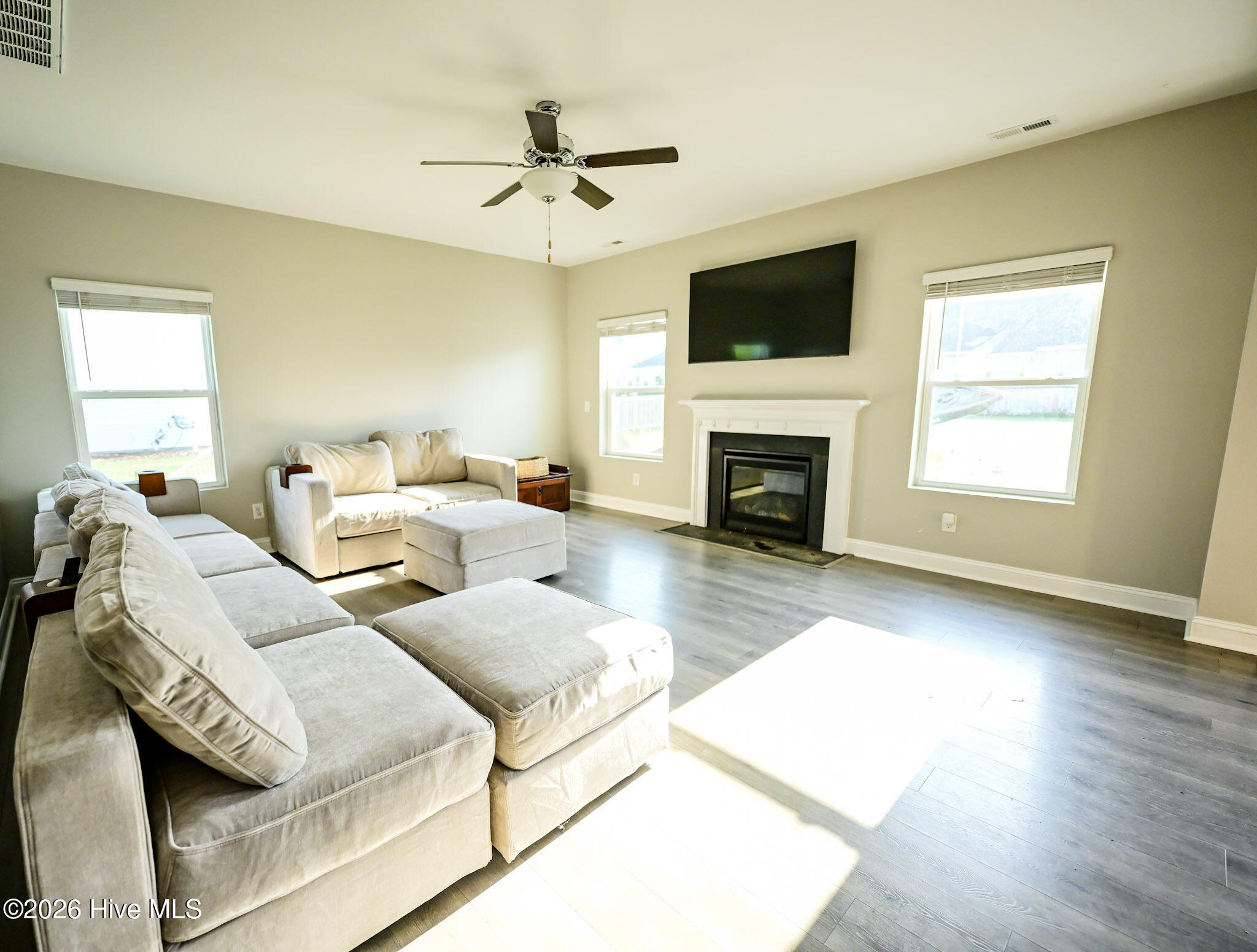 100570213 | Photo 10