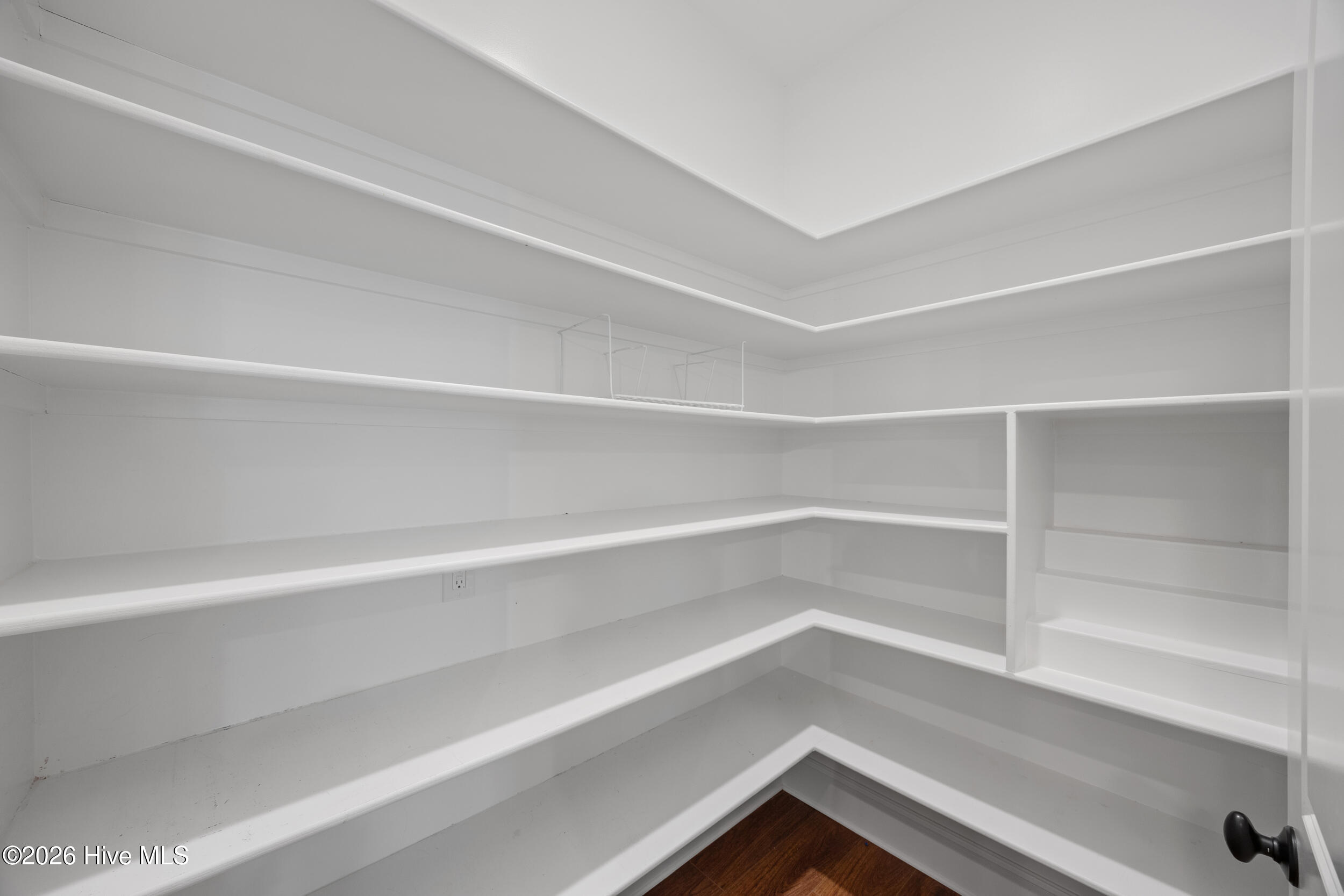 100569354 | Photo 22