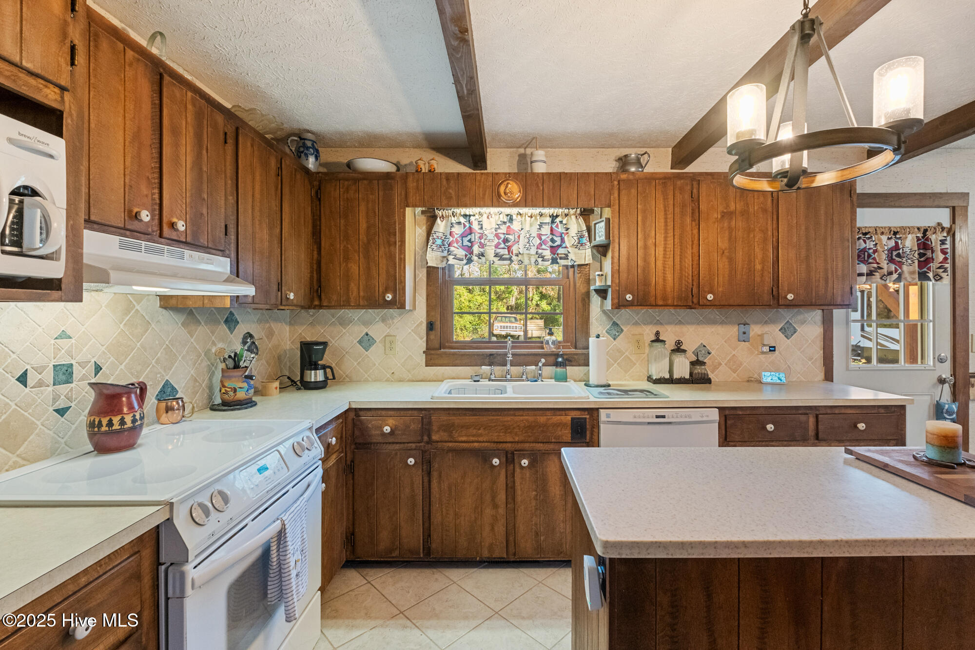 100542459 | Photo 12