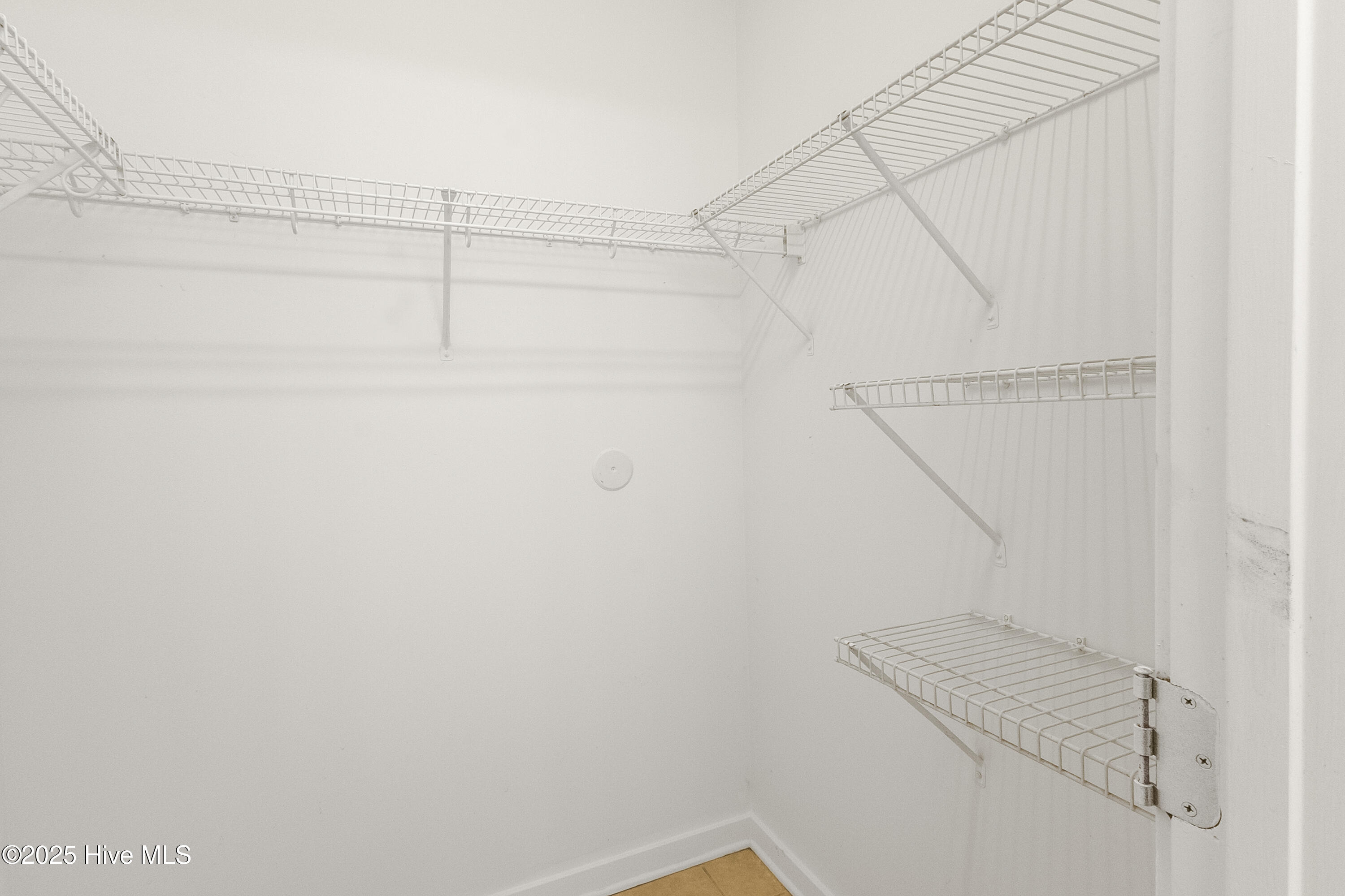 100546767 | Photo 26