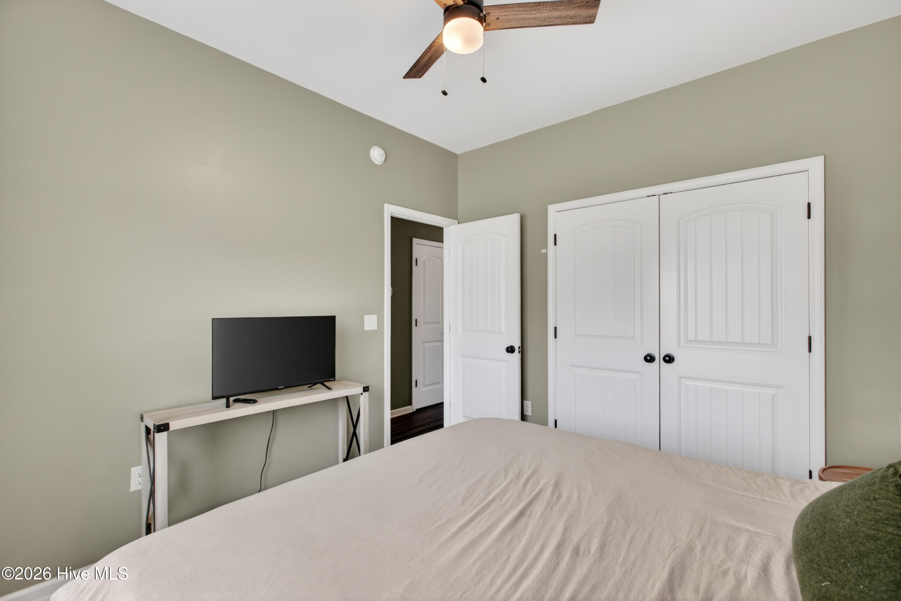 100566078 | Photo 14