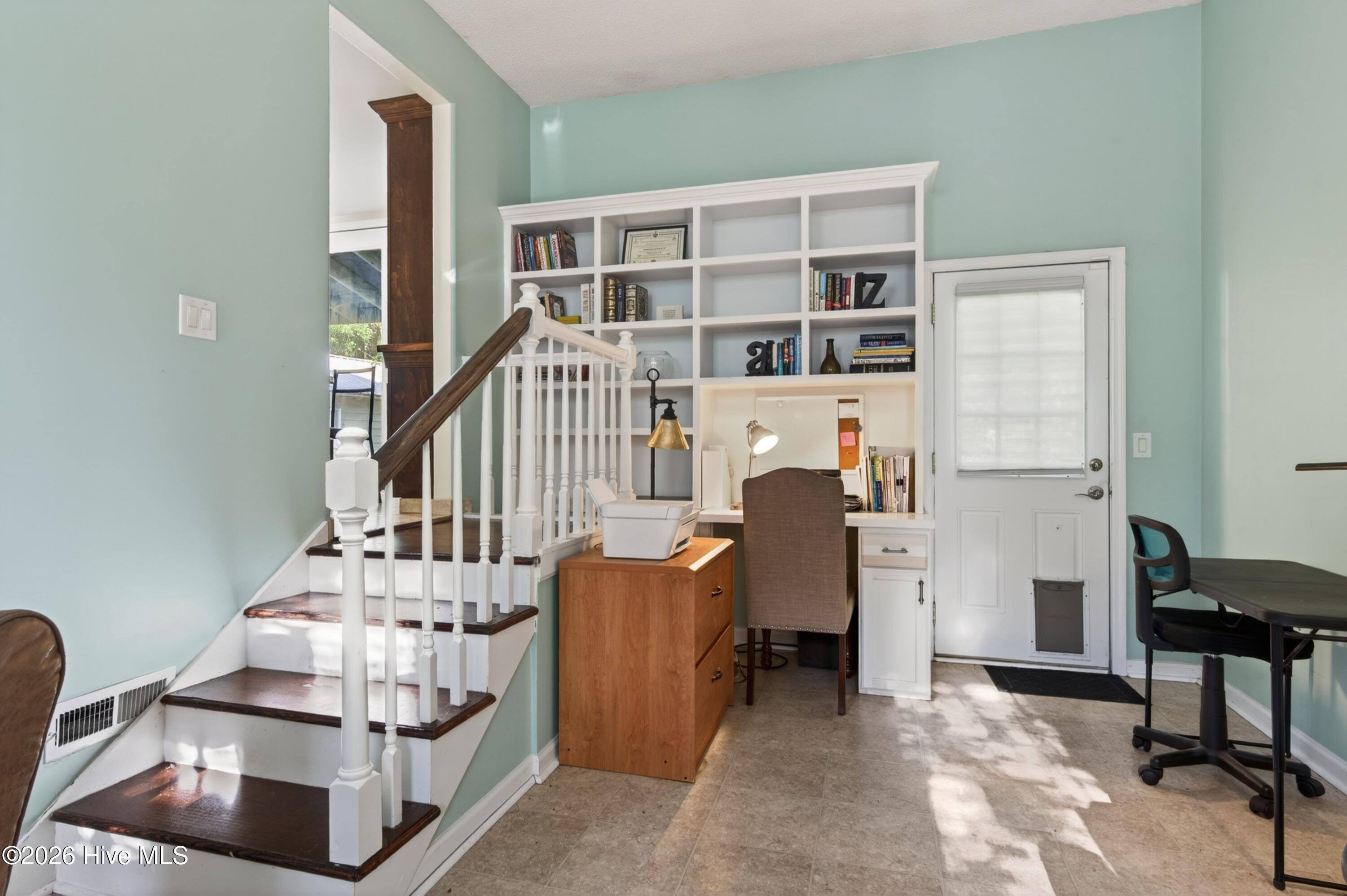 100569160 | Photo 23