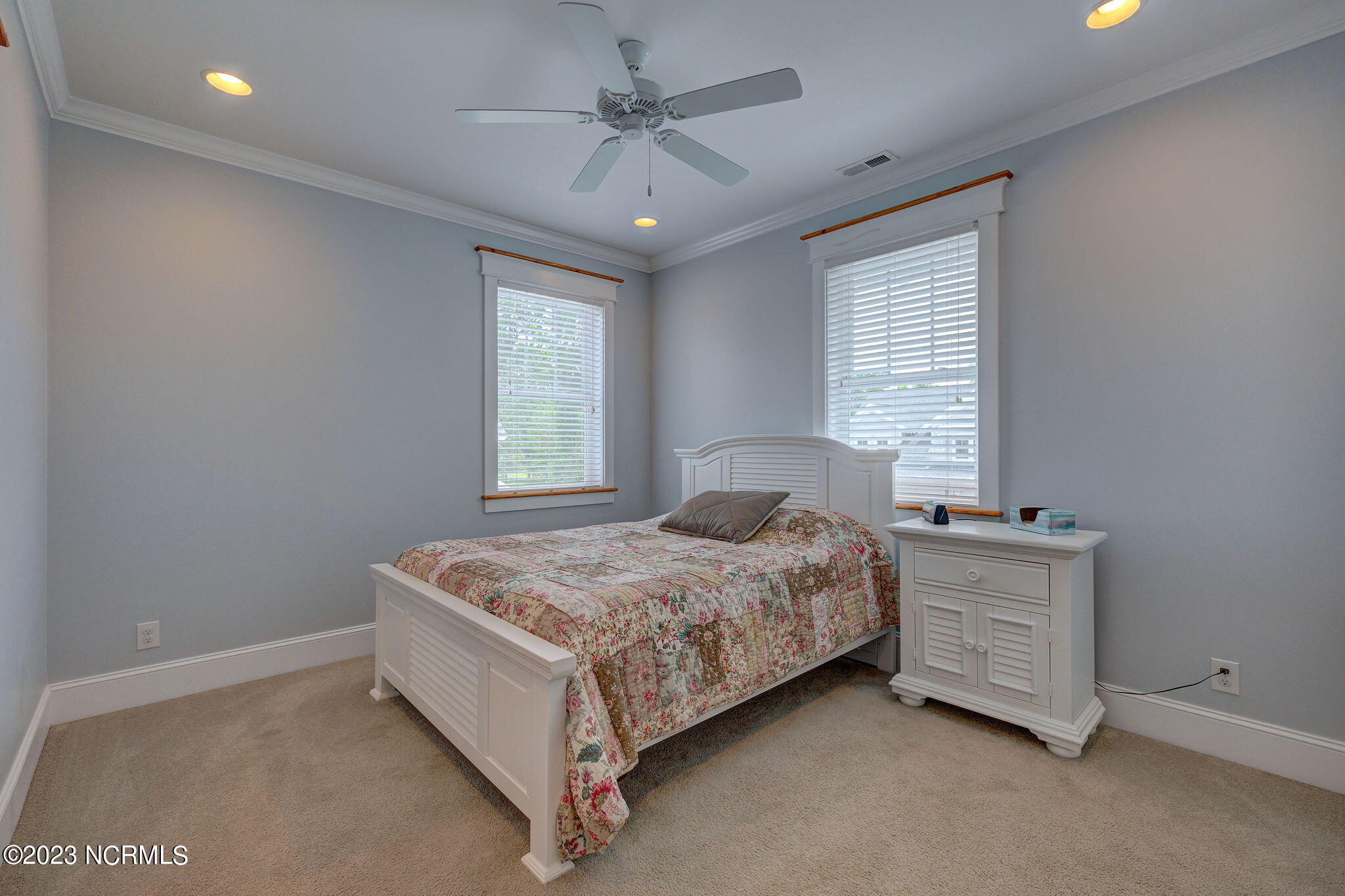 100568046 | Photo 50