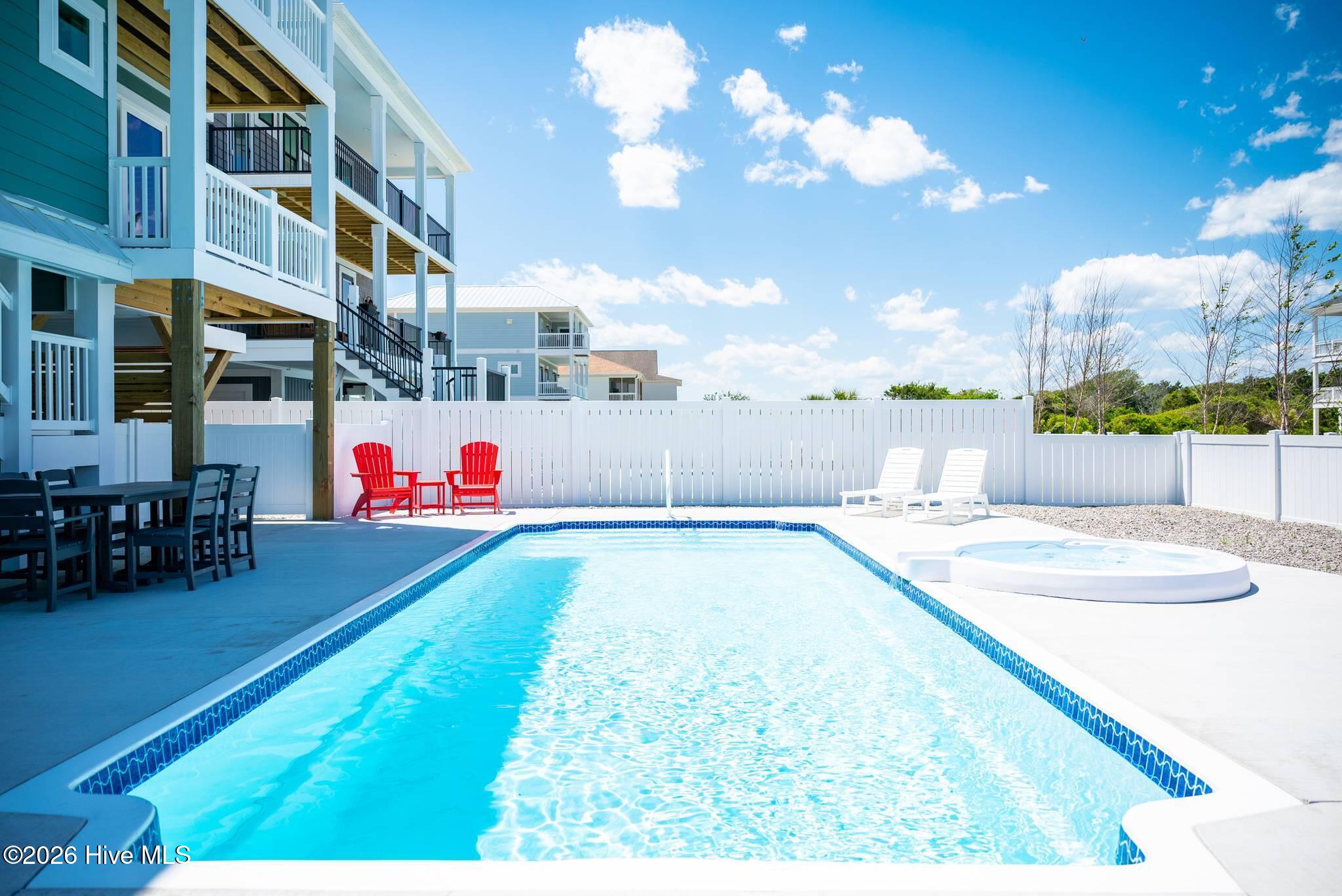 100558345 | Photo 118