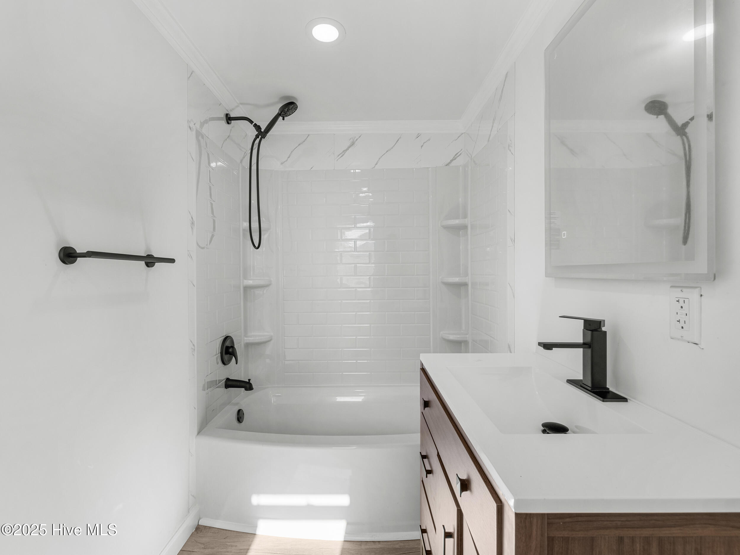 100545373 | Photo 22