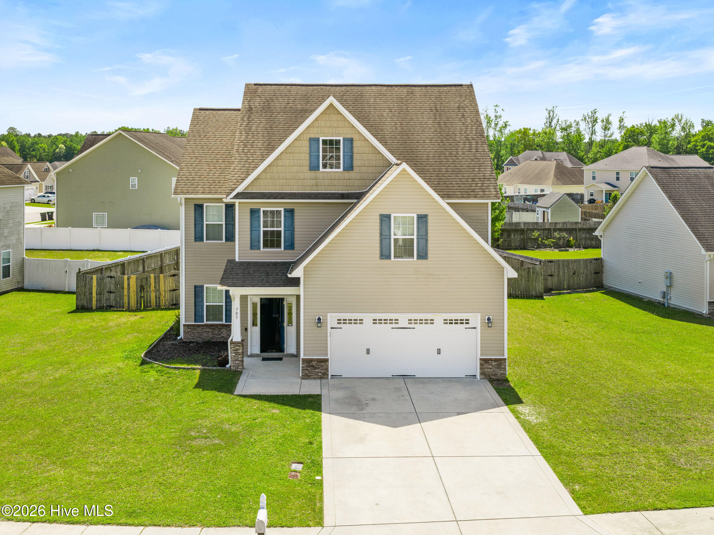 100568044 | Photo 47