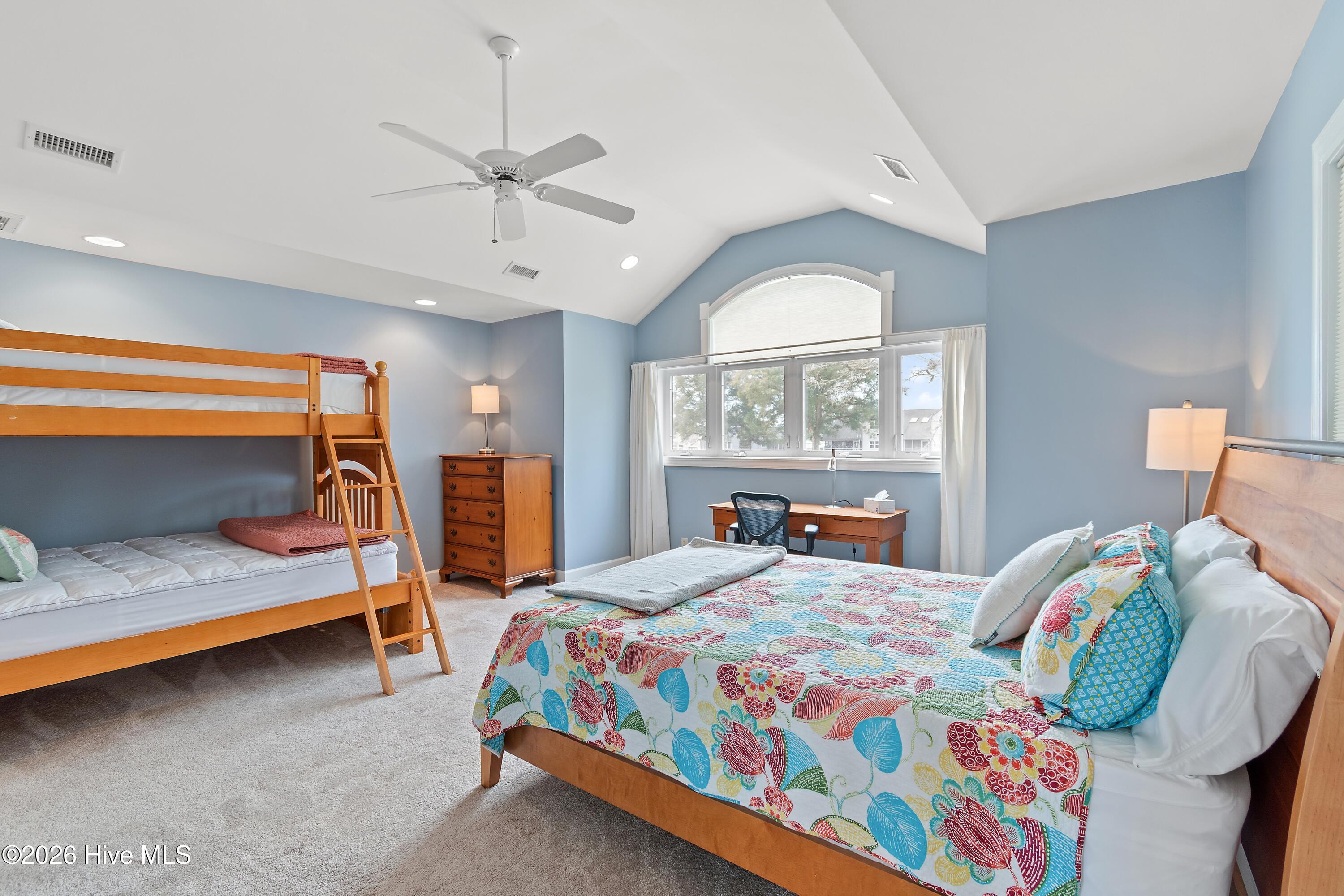 100557427 | Photo 56