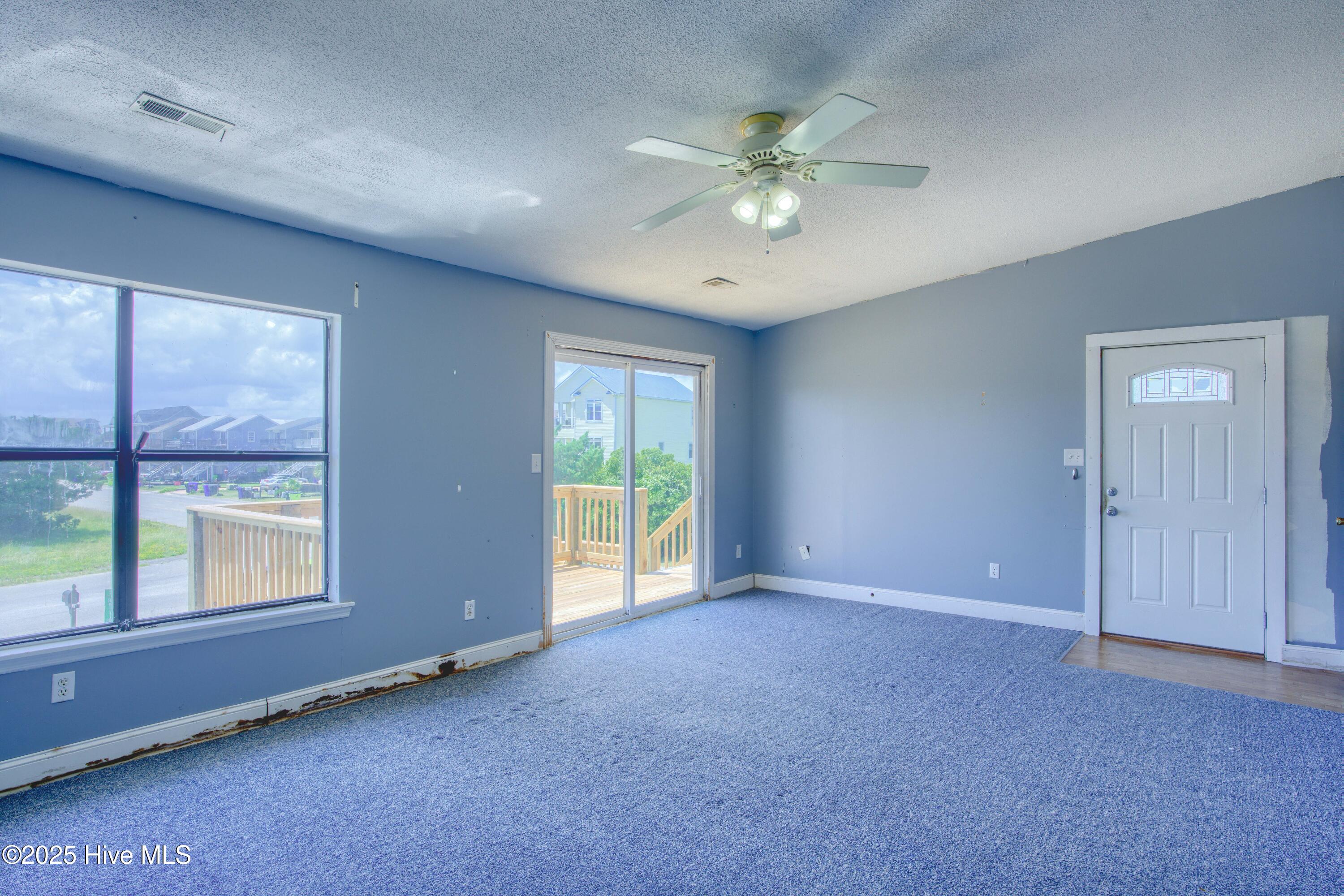 100489747 | Photo 15