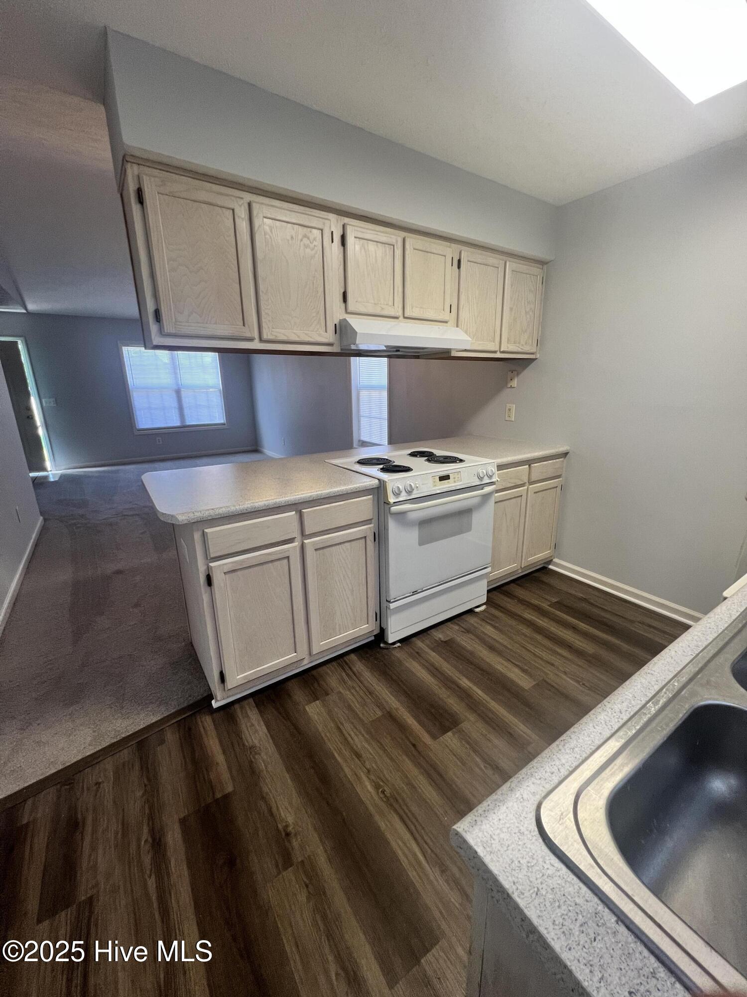 100538470 | Photo 12