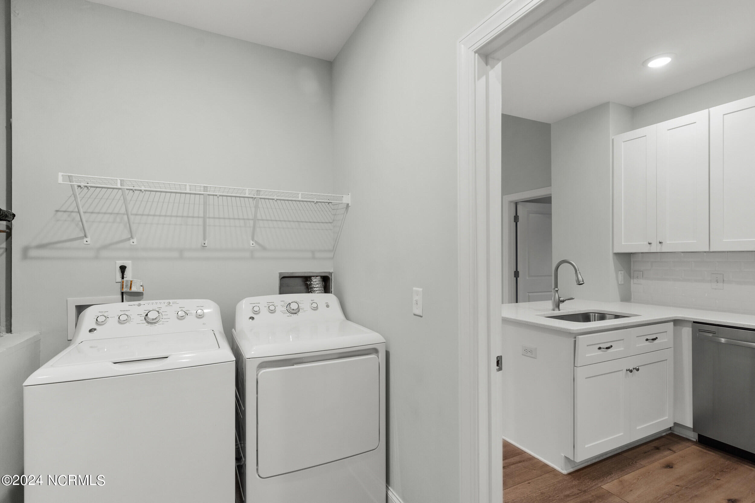 100552066 | Photo 30