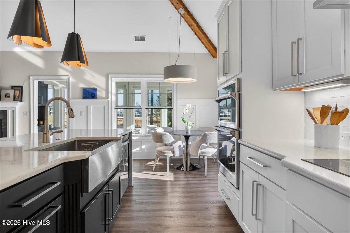 100548349 | Photo 24