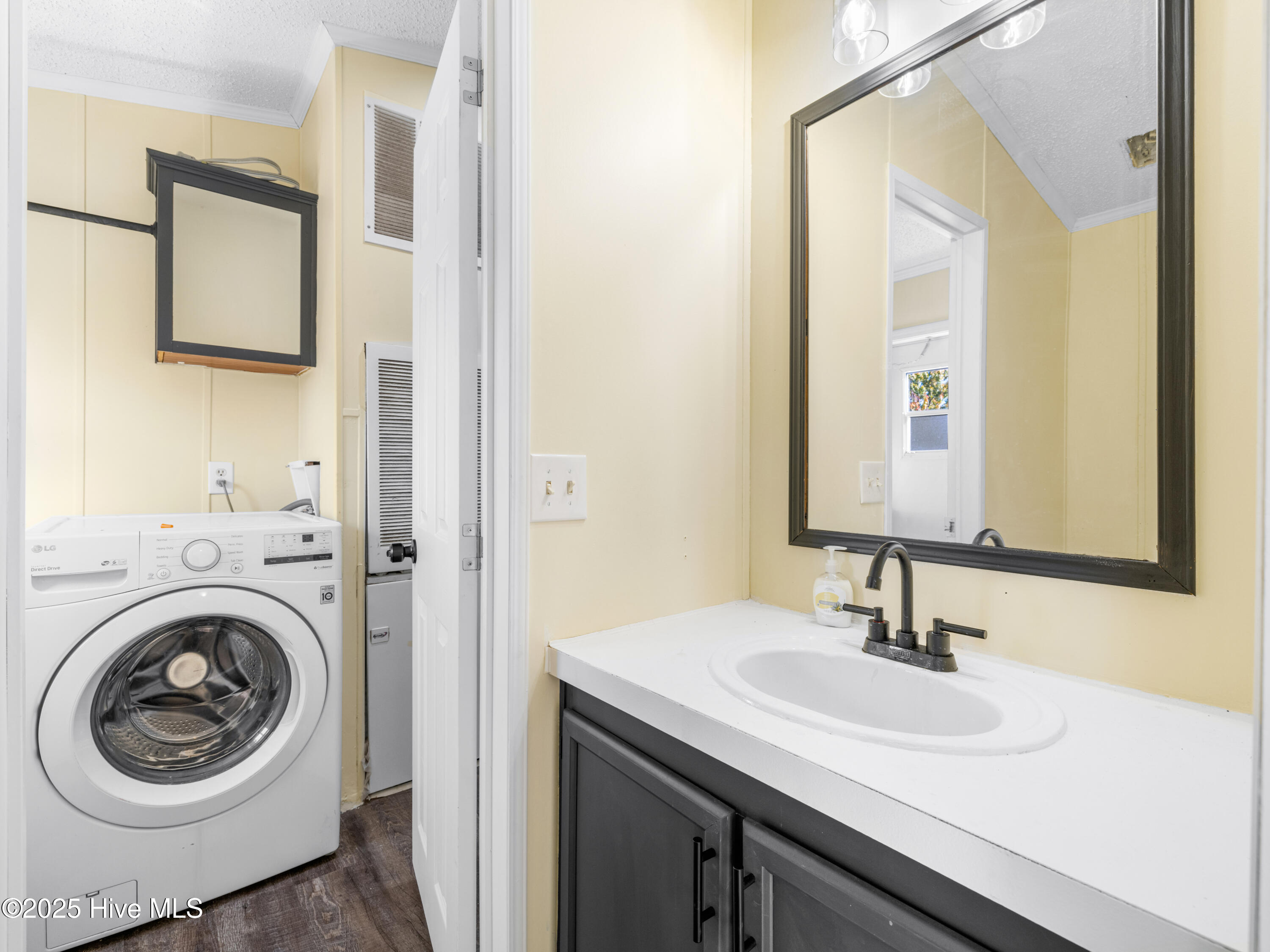 100540090 | Photo 39