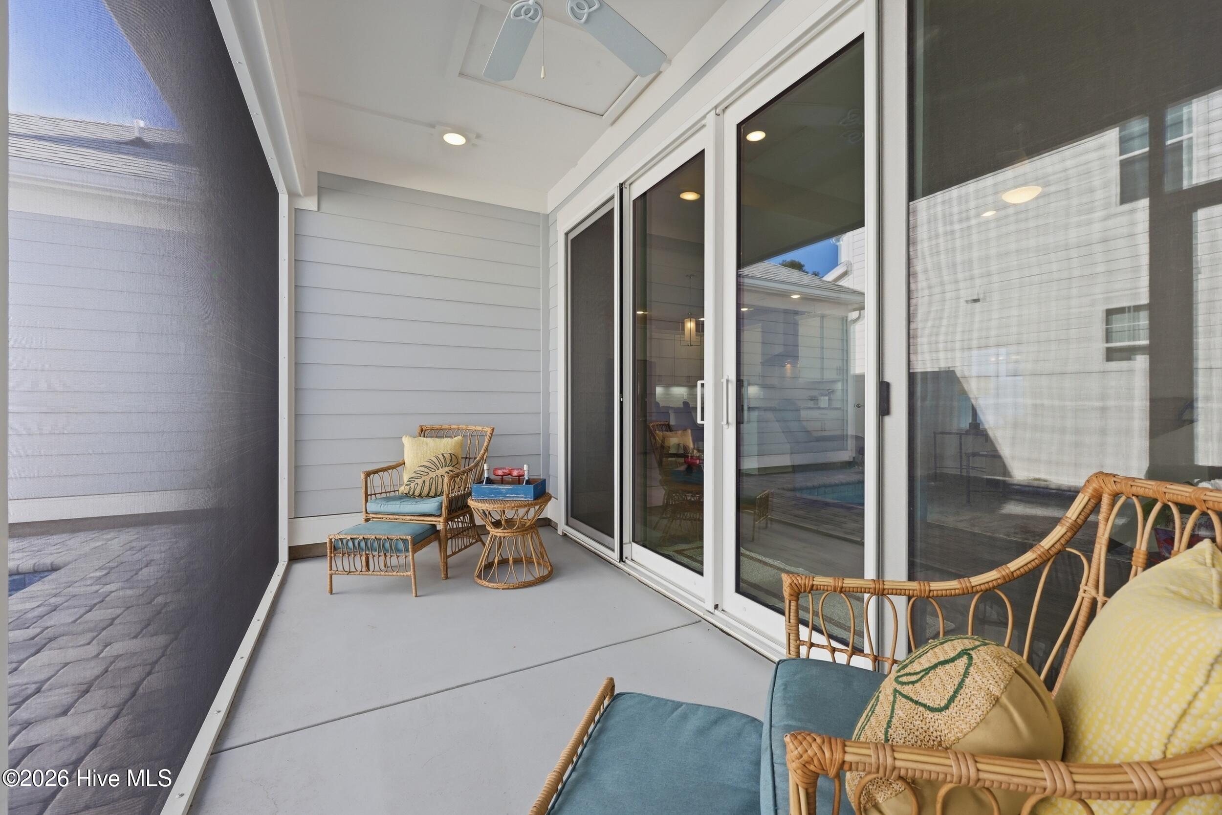 100557442 | Photo 25