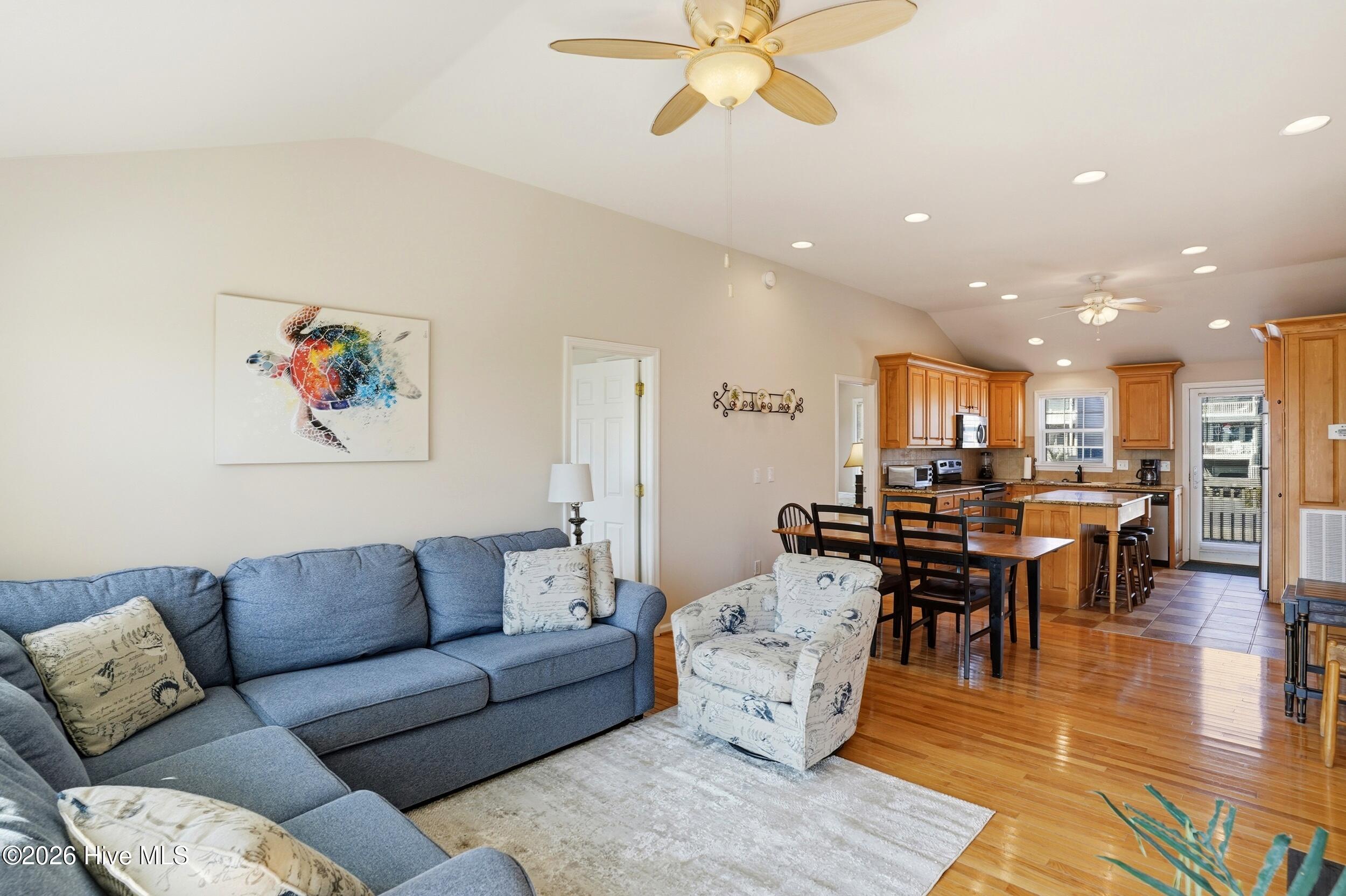 100554580 | Photo 10