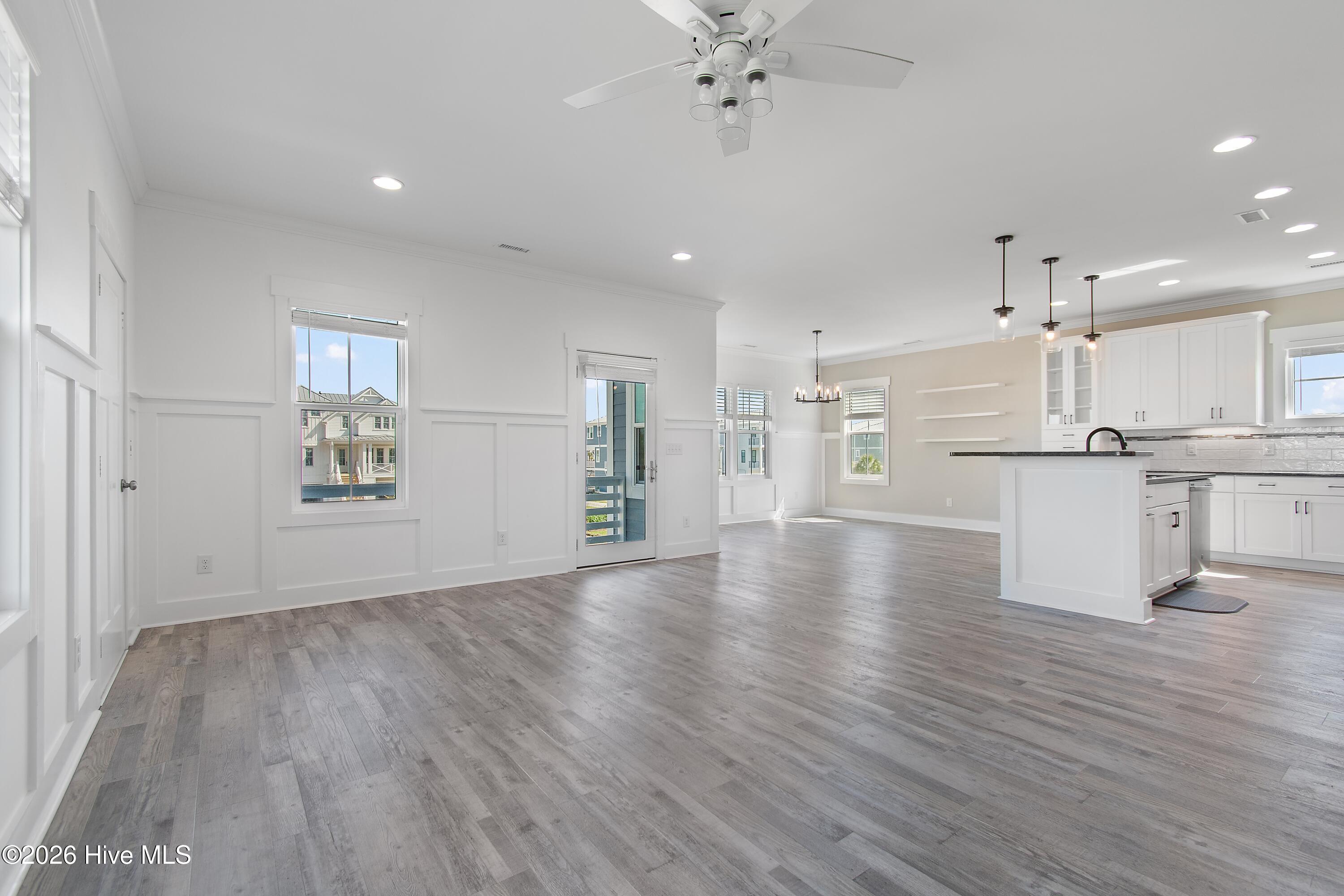 100567916 | Photo 25