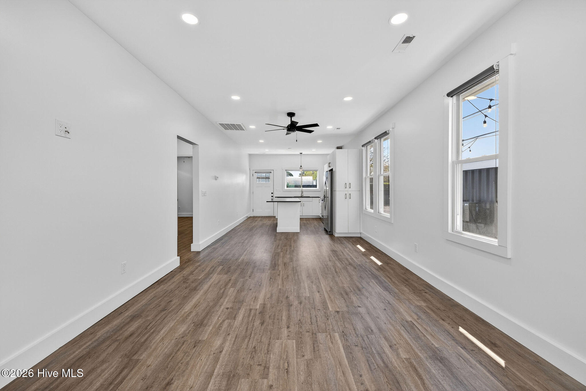 100563624 | Photo 11