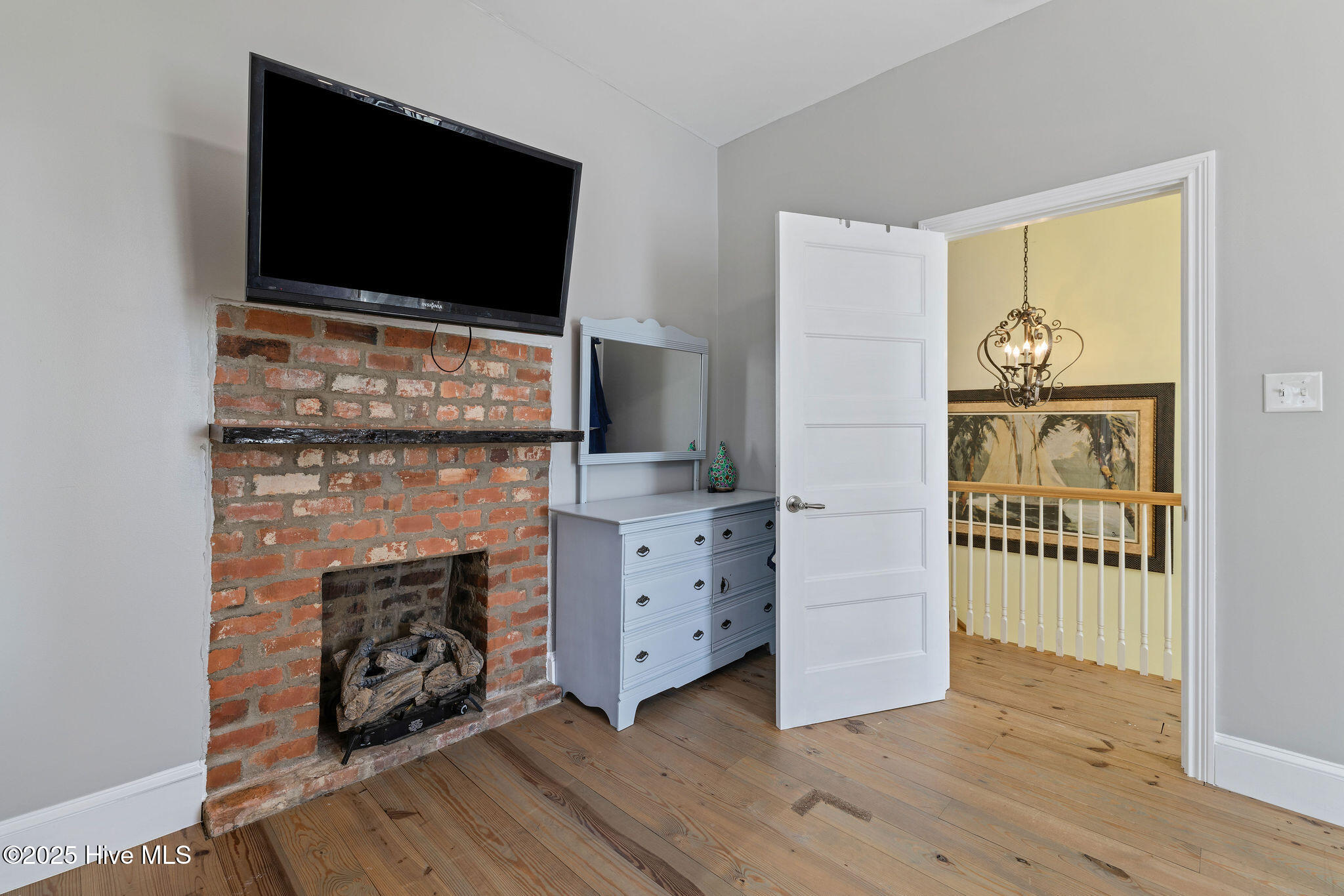 Bed 2 Fireplace