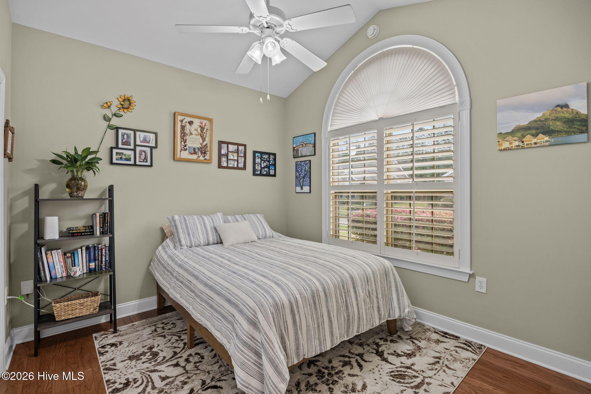 100560017 | Photo 23