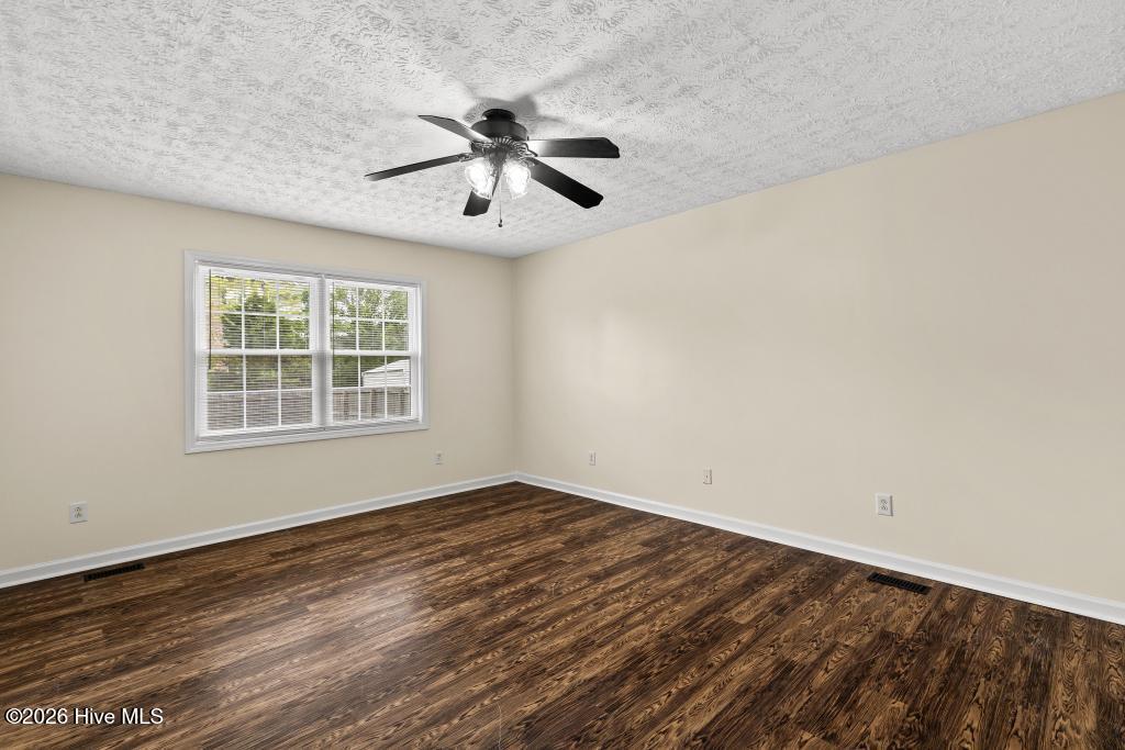 100567126 | Photo 15