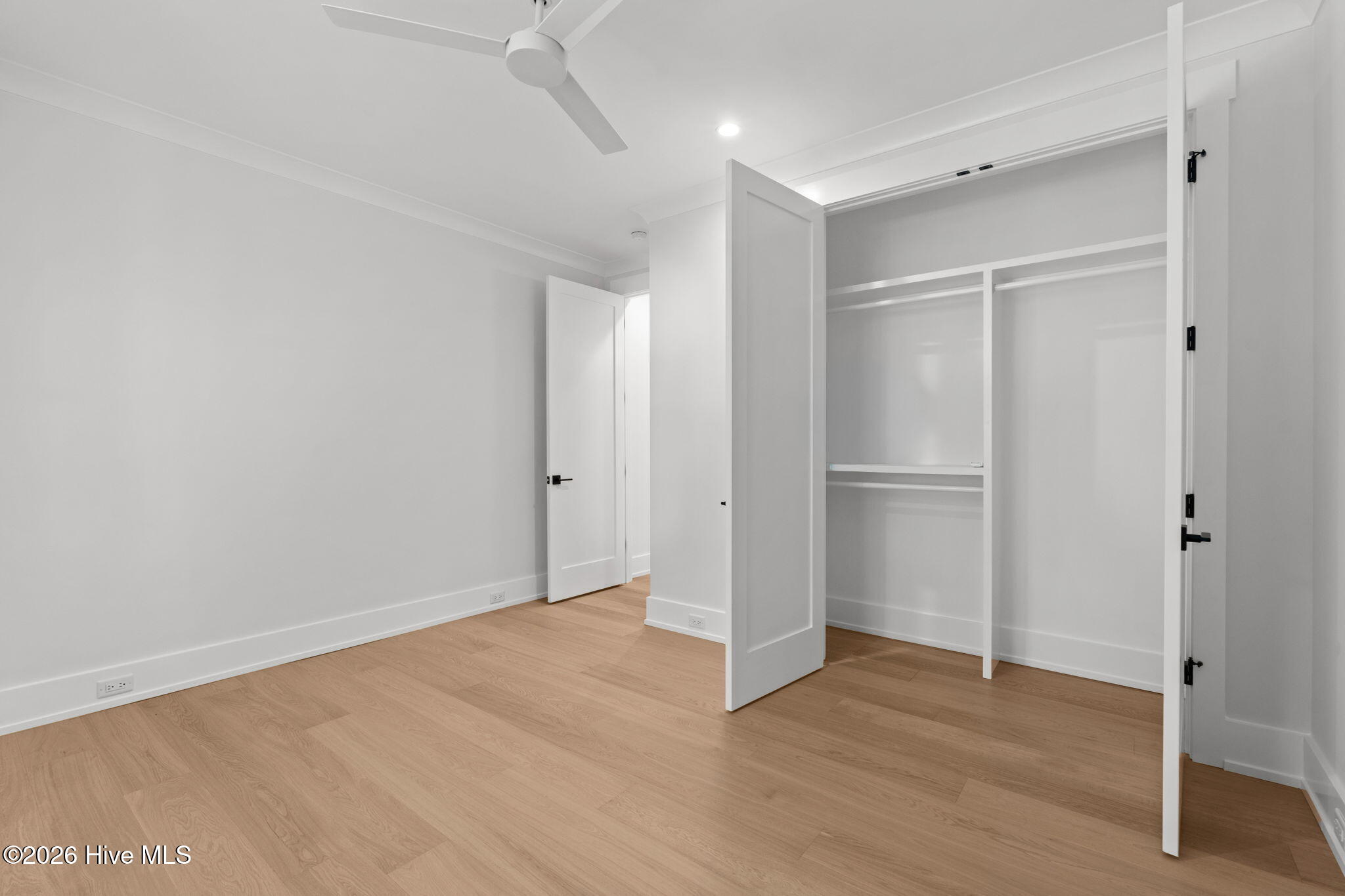 100568916 | Photo 47