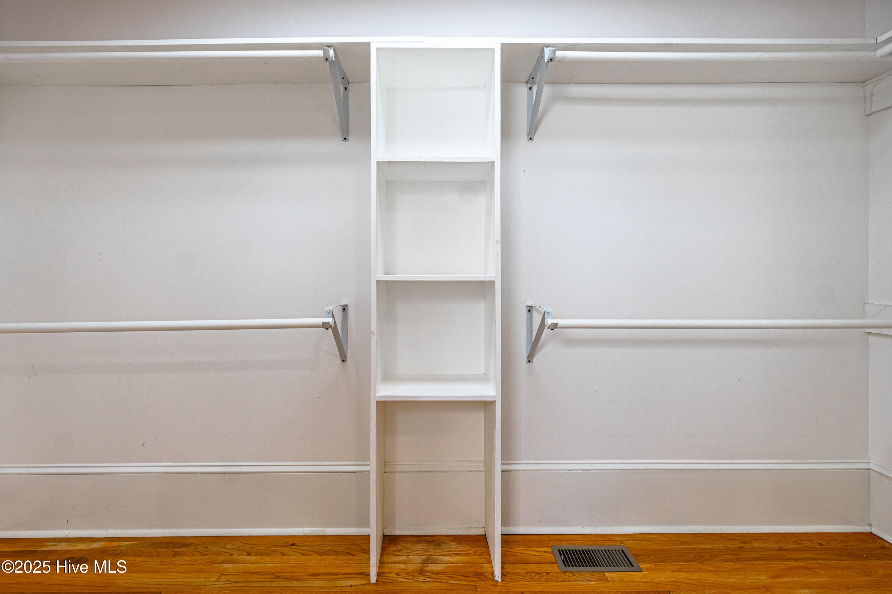 100543227 | Photo 54