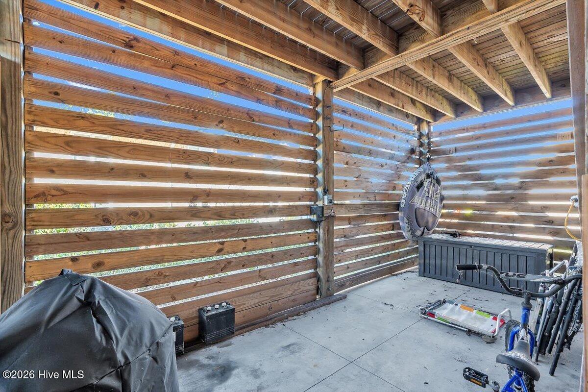 100547142 | Photo 15