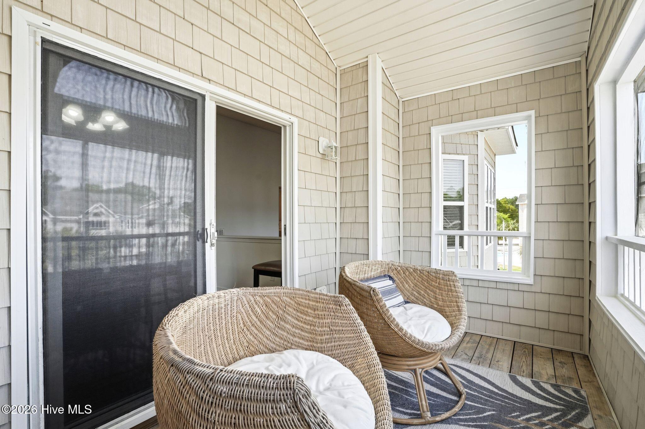 100565628 | Photo 31