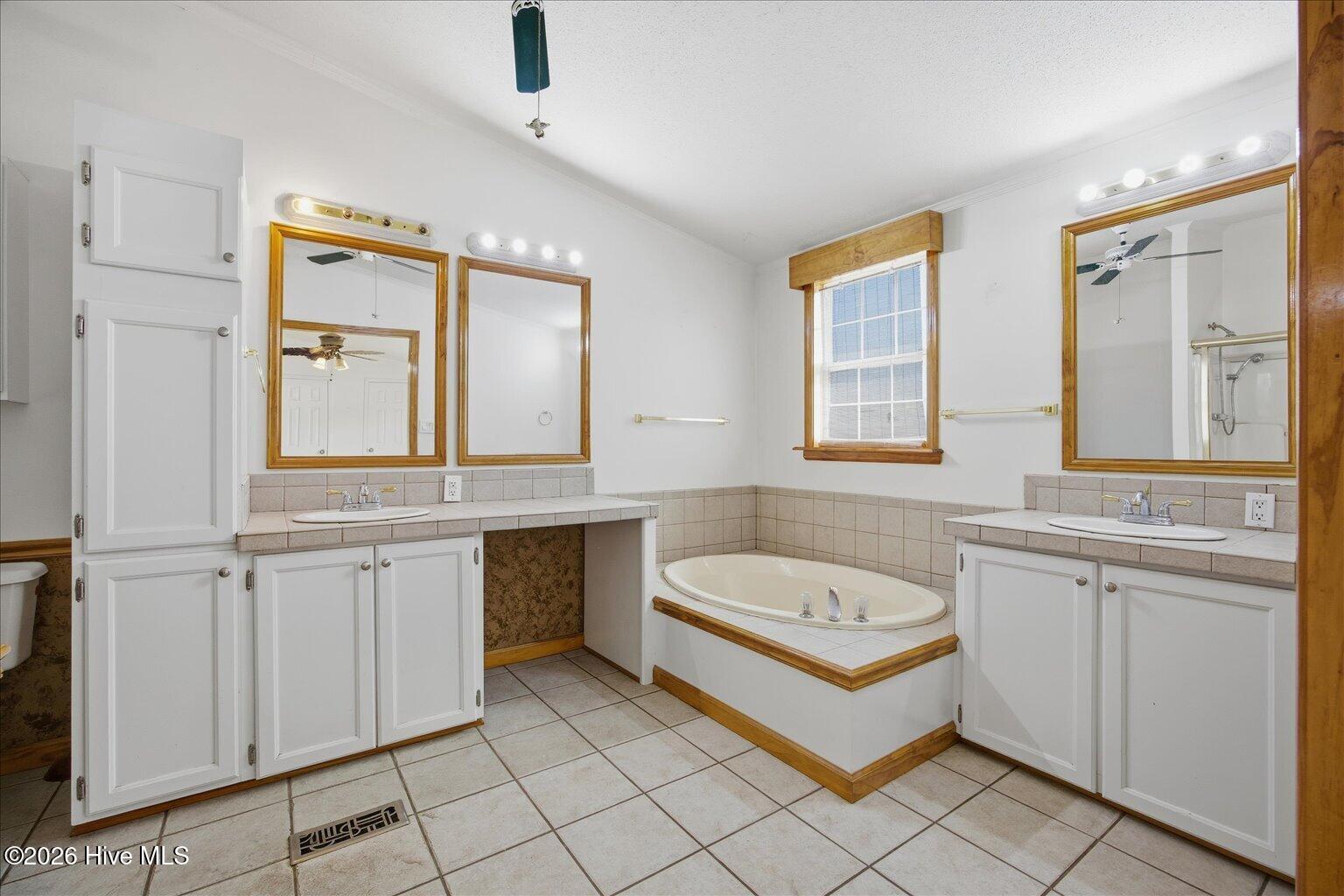 100569613 | Photo 18