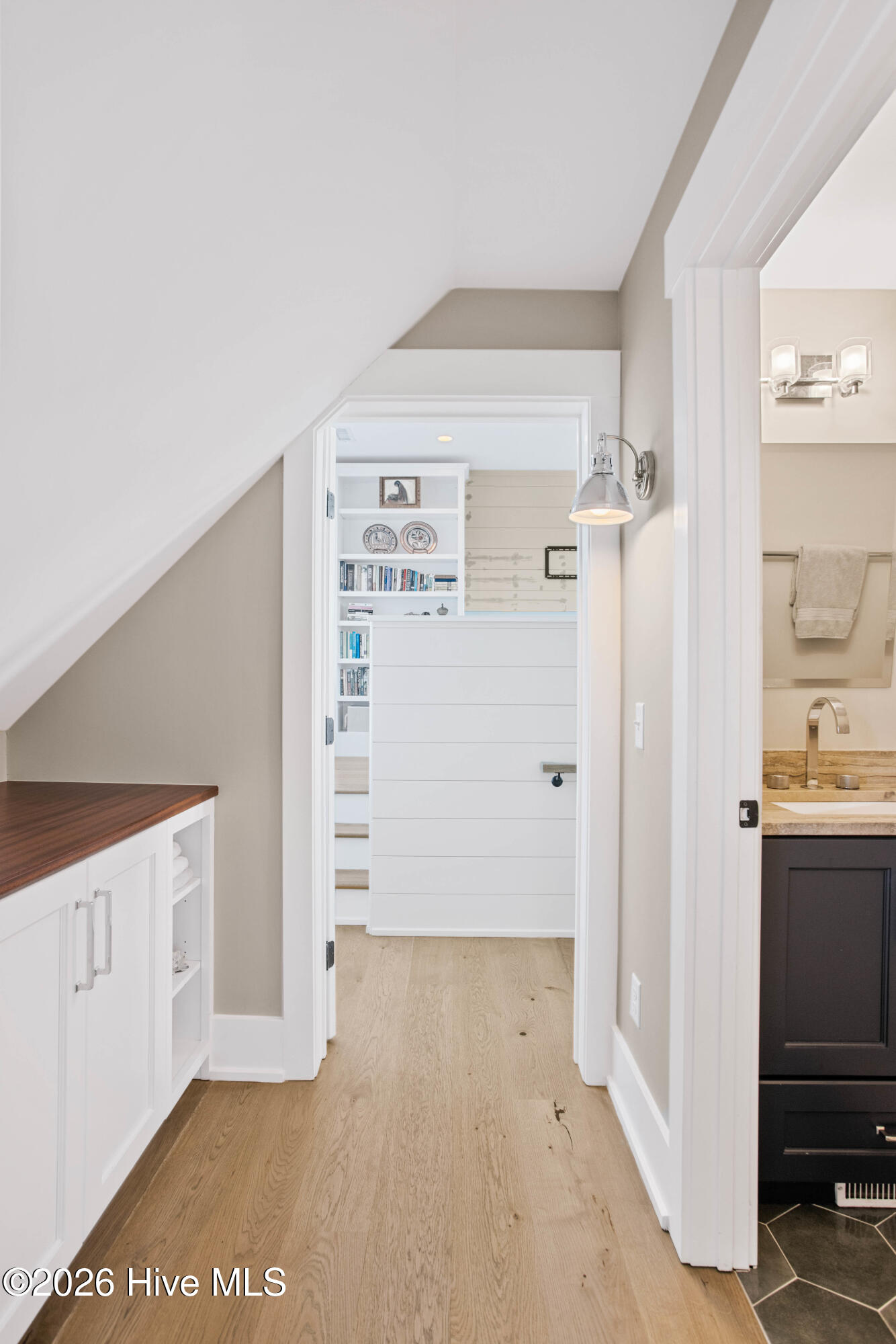 100569964 | Photo 41