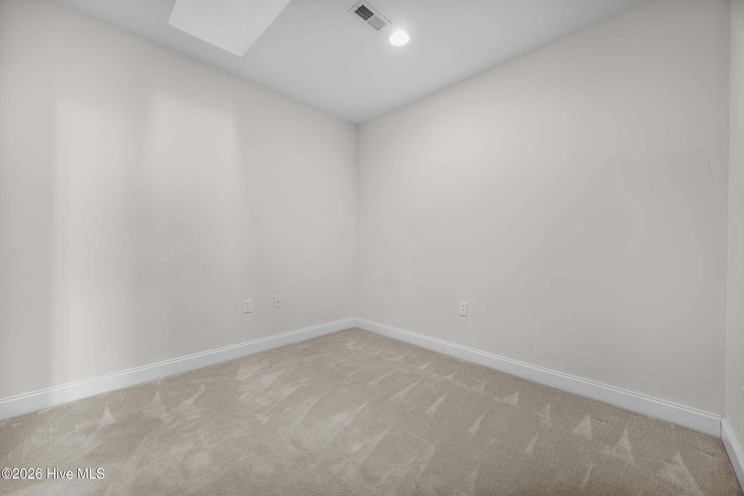 100552325 | Photo 36