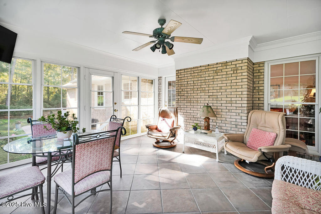 100541437 | Photo 38